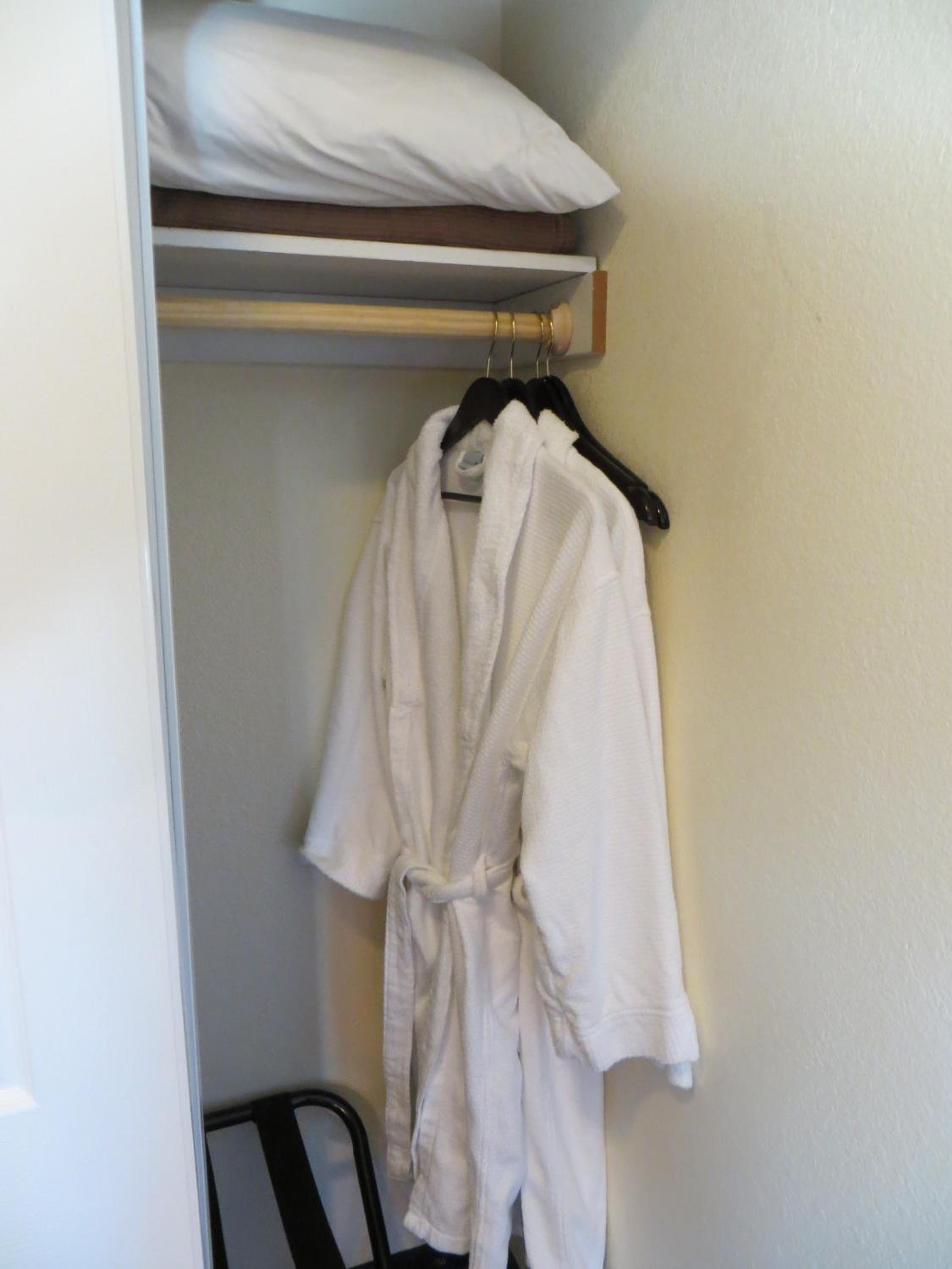Standard Queen Room - Photo 3