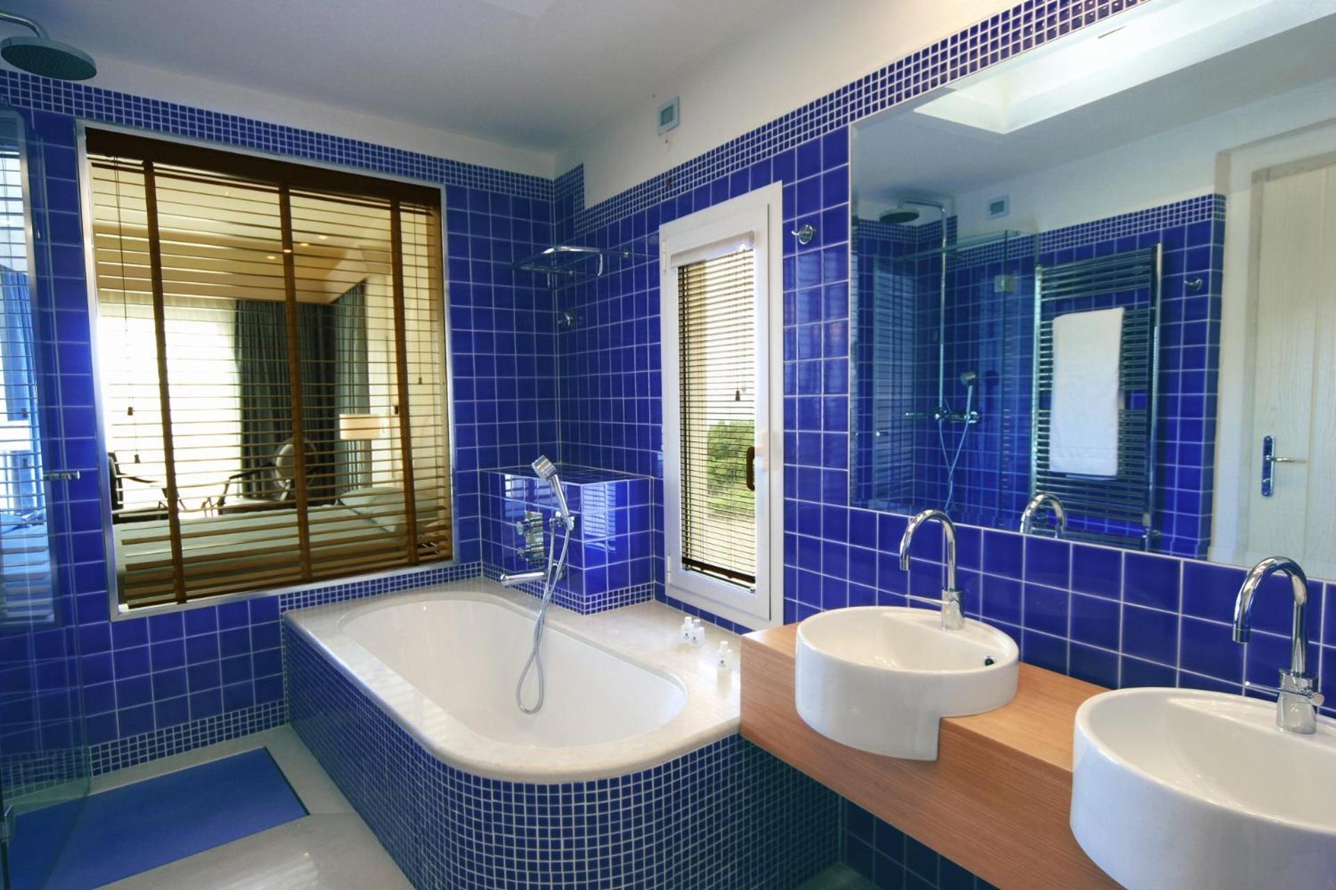 Deluxe Double Room with Sea View - Photo 4