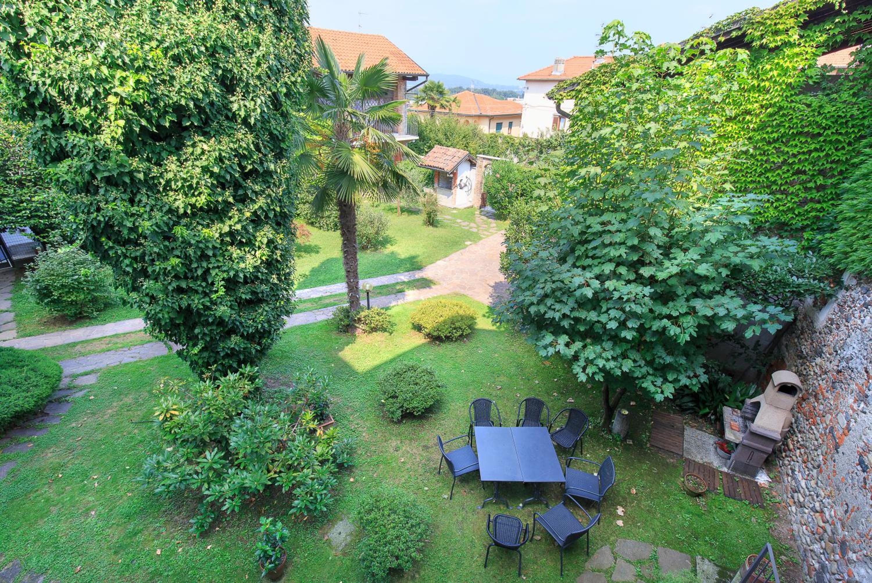 Two-Bedroom Apartment with Mountain View photo 3