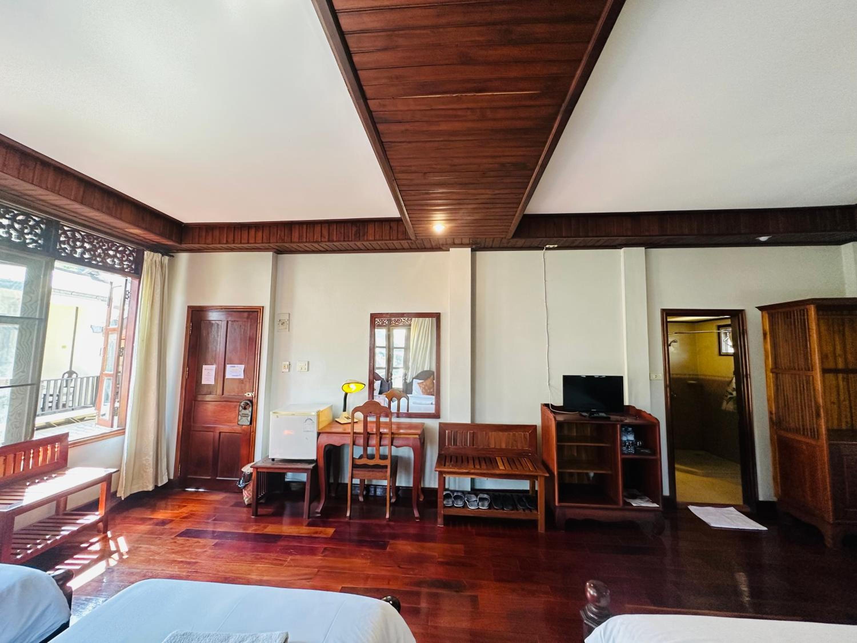 Deluxe Family Room