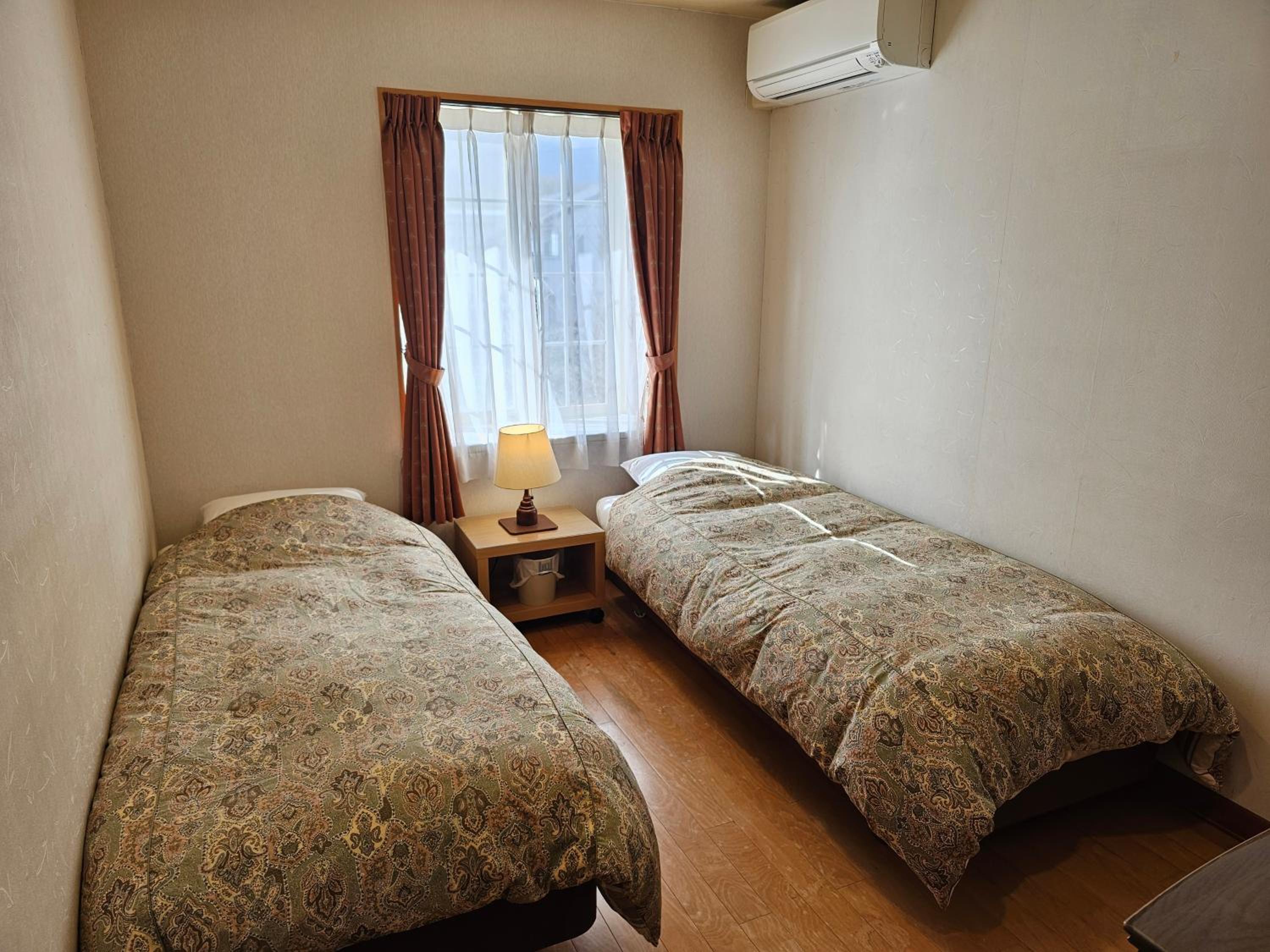 Standard Twin Room with Mountain View photo 3
