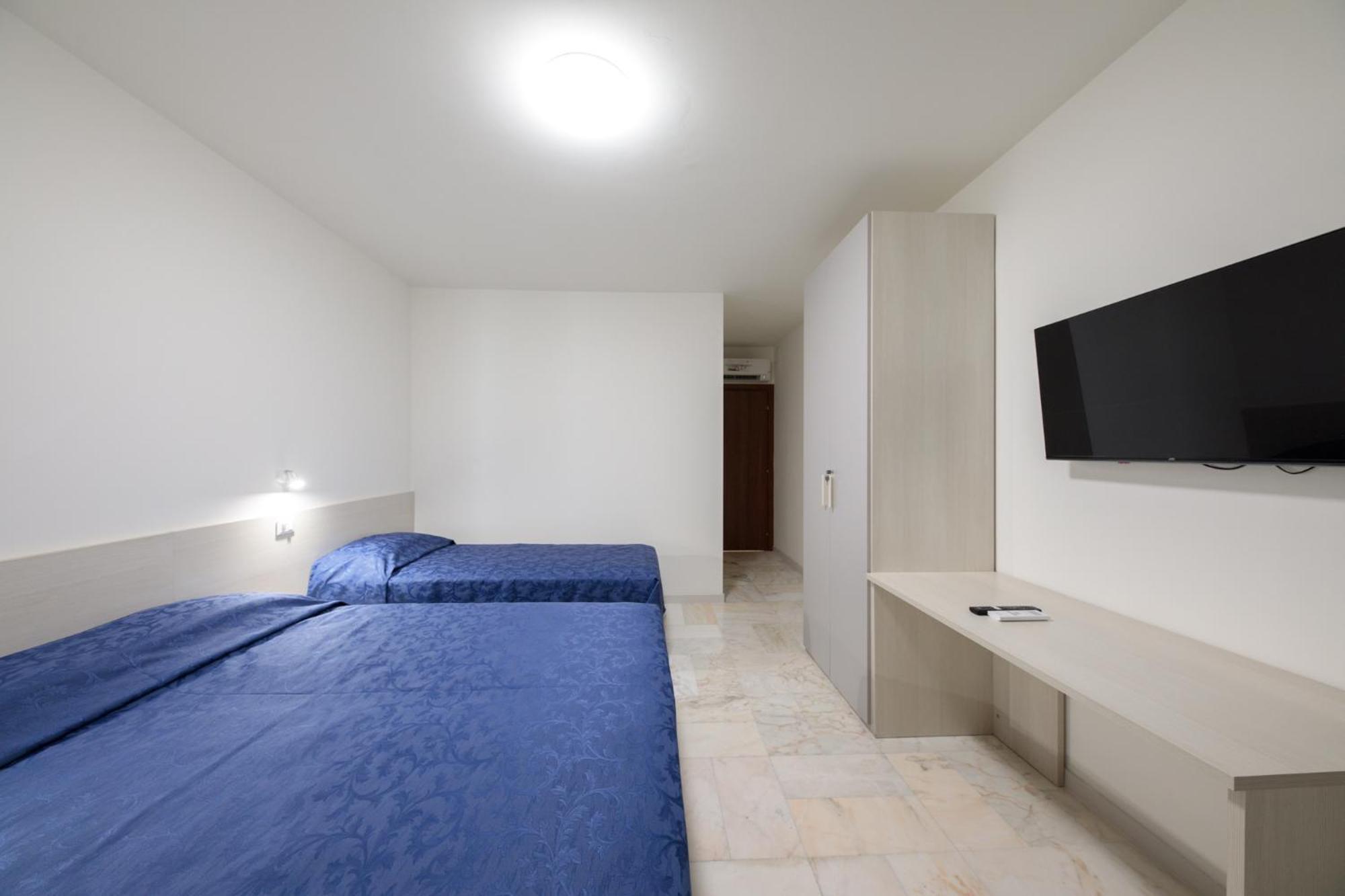 Comfort Triple Room with Shower photo 3