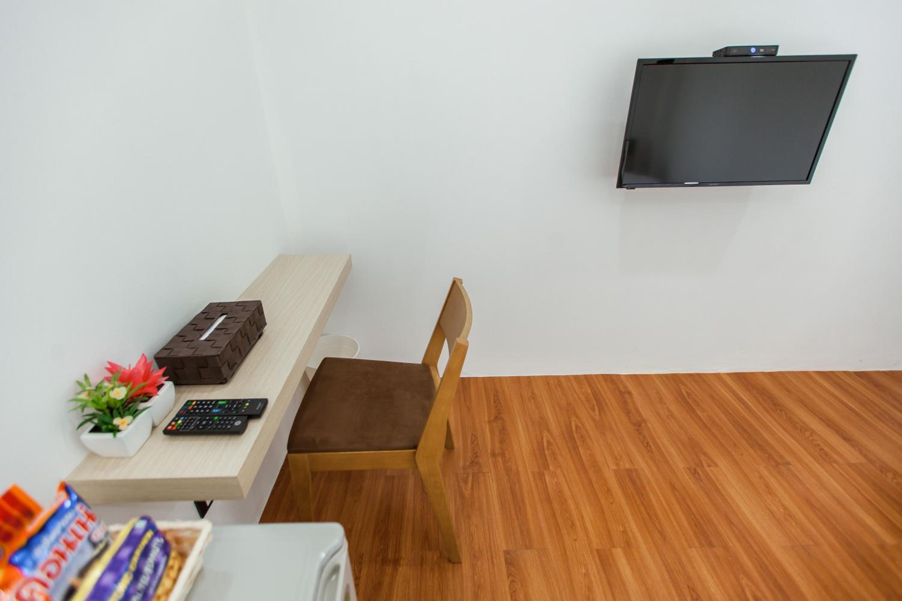 Standard King Room photo 3