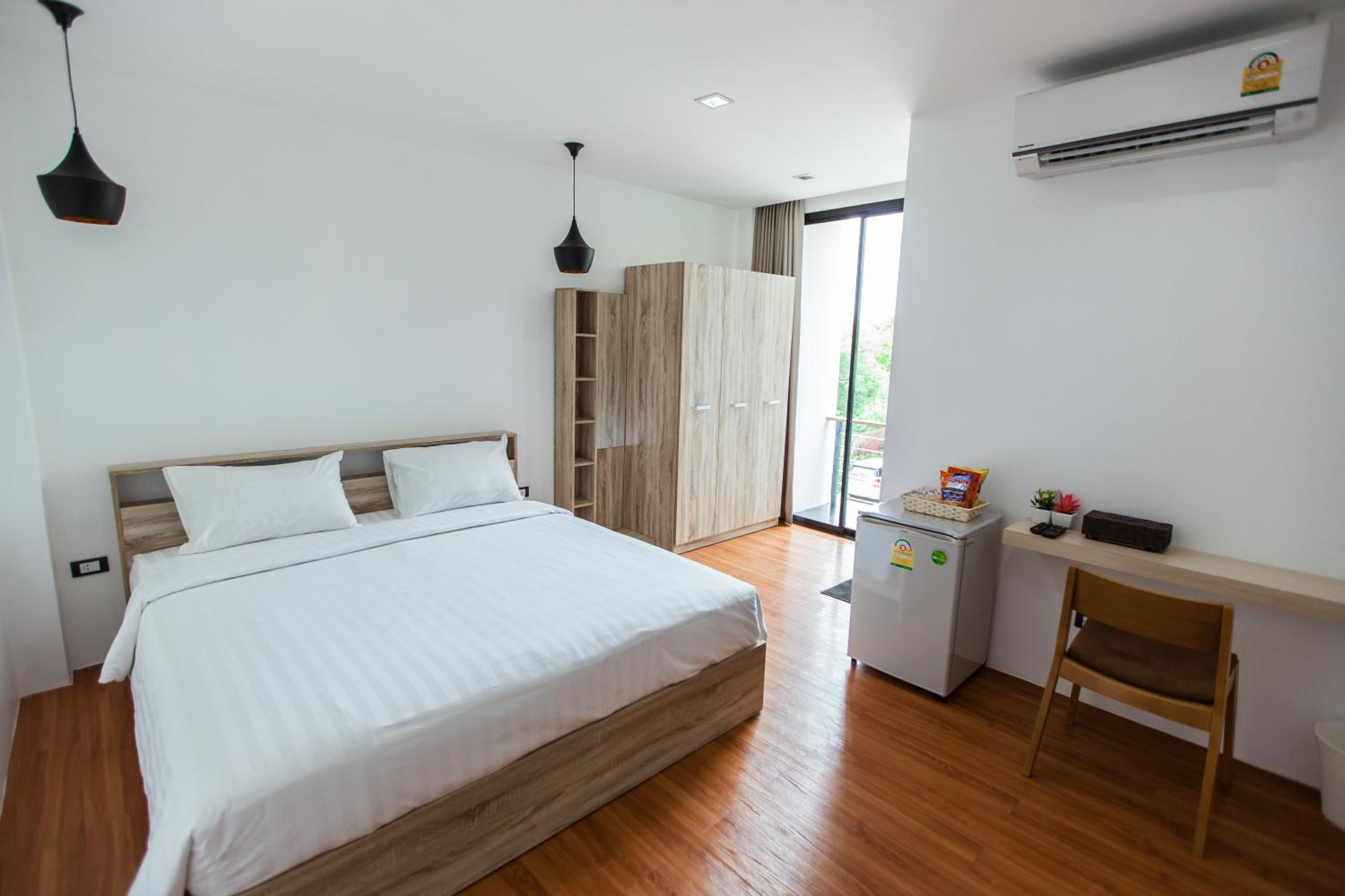 Standard King Room photo 2