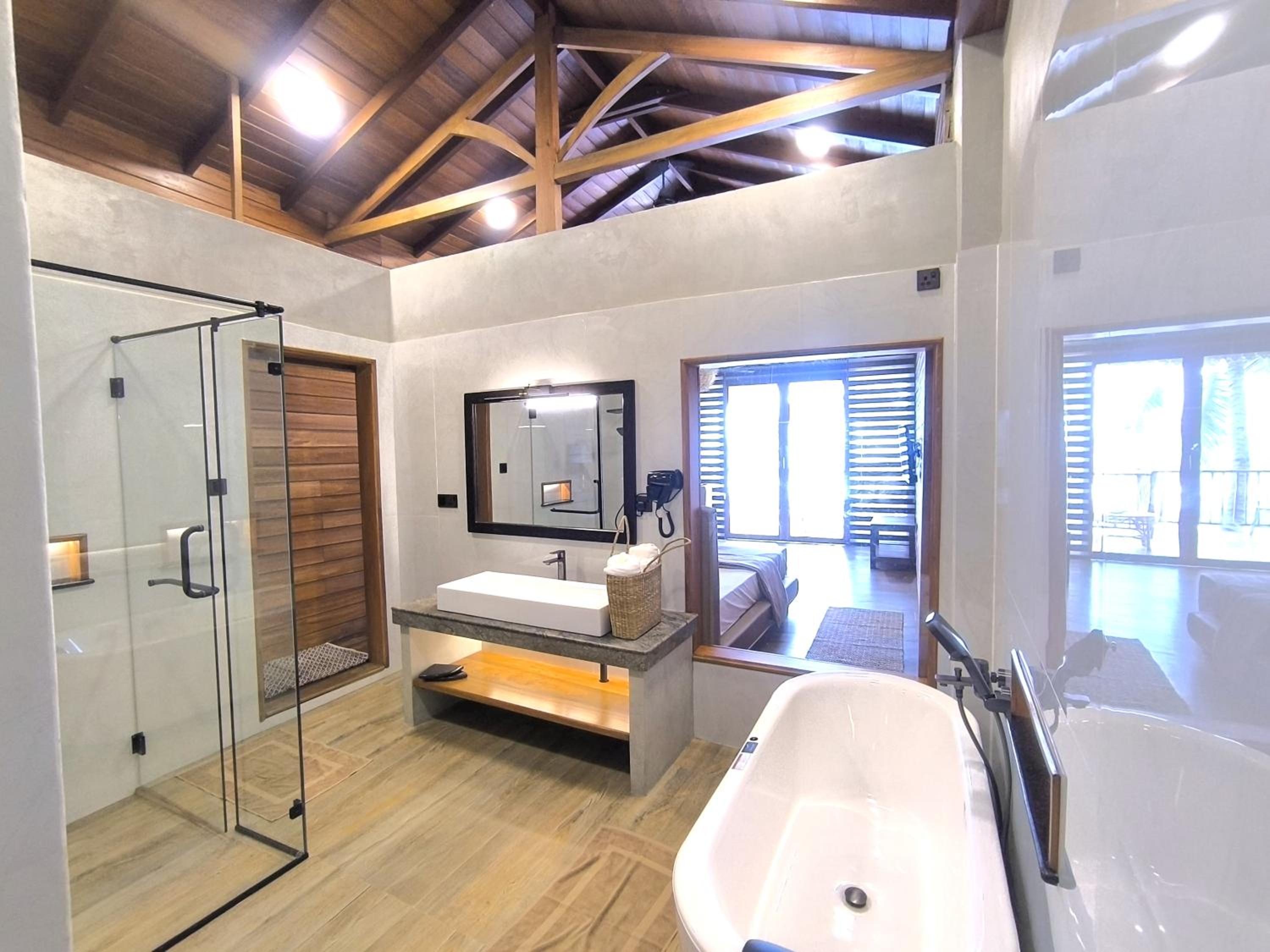 Junior Suite with Ocean View photo 3