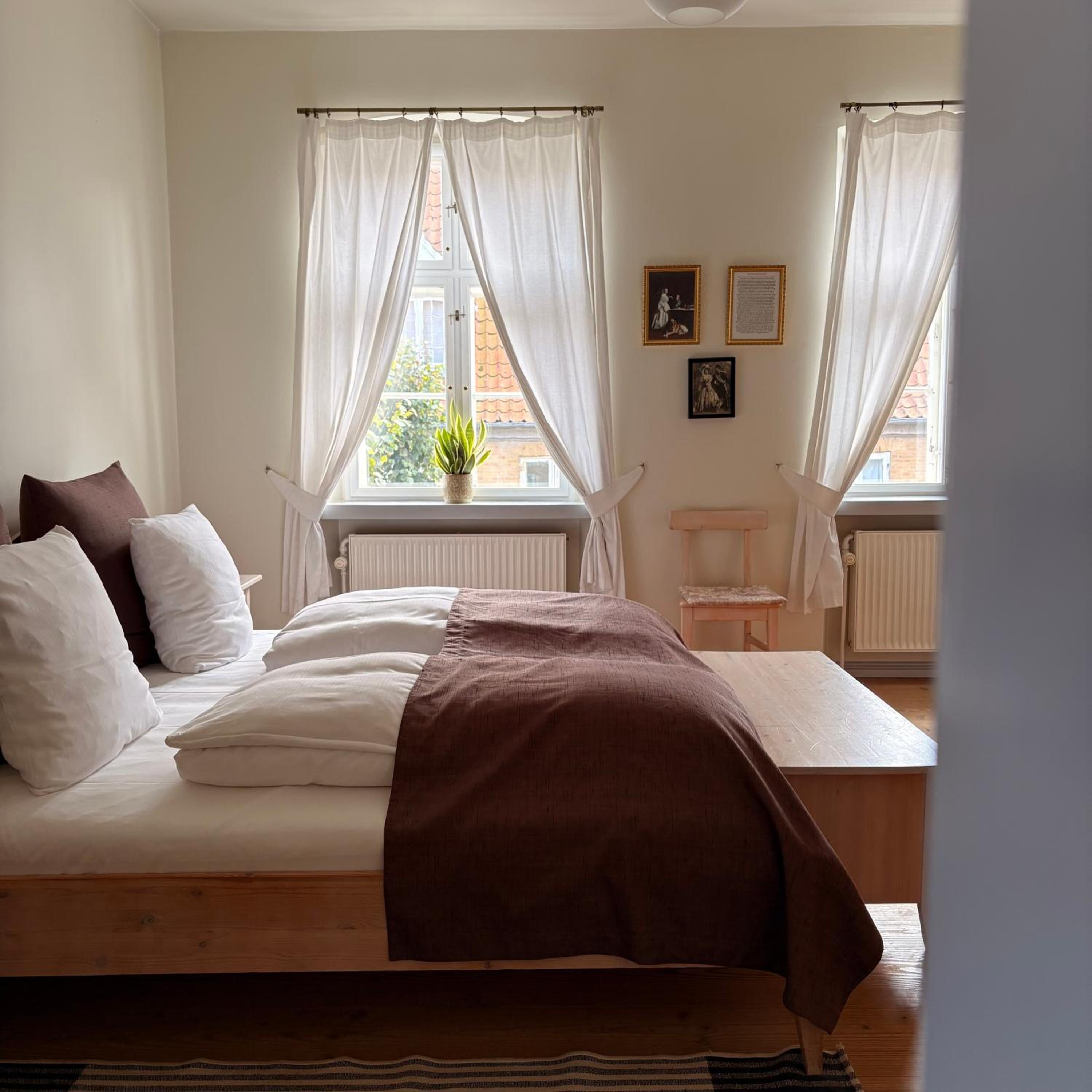 Large Double Room photo 1