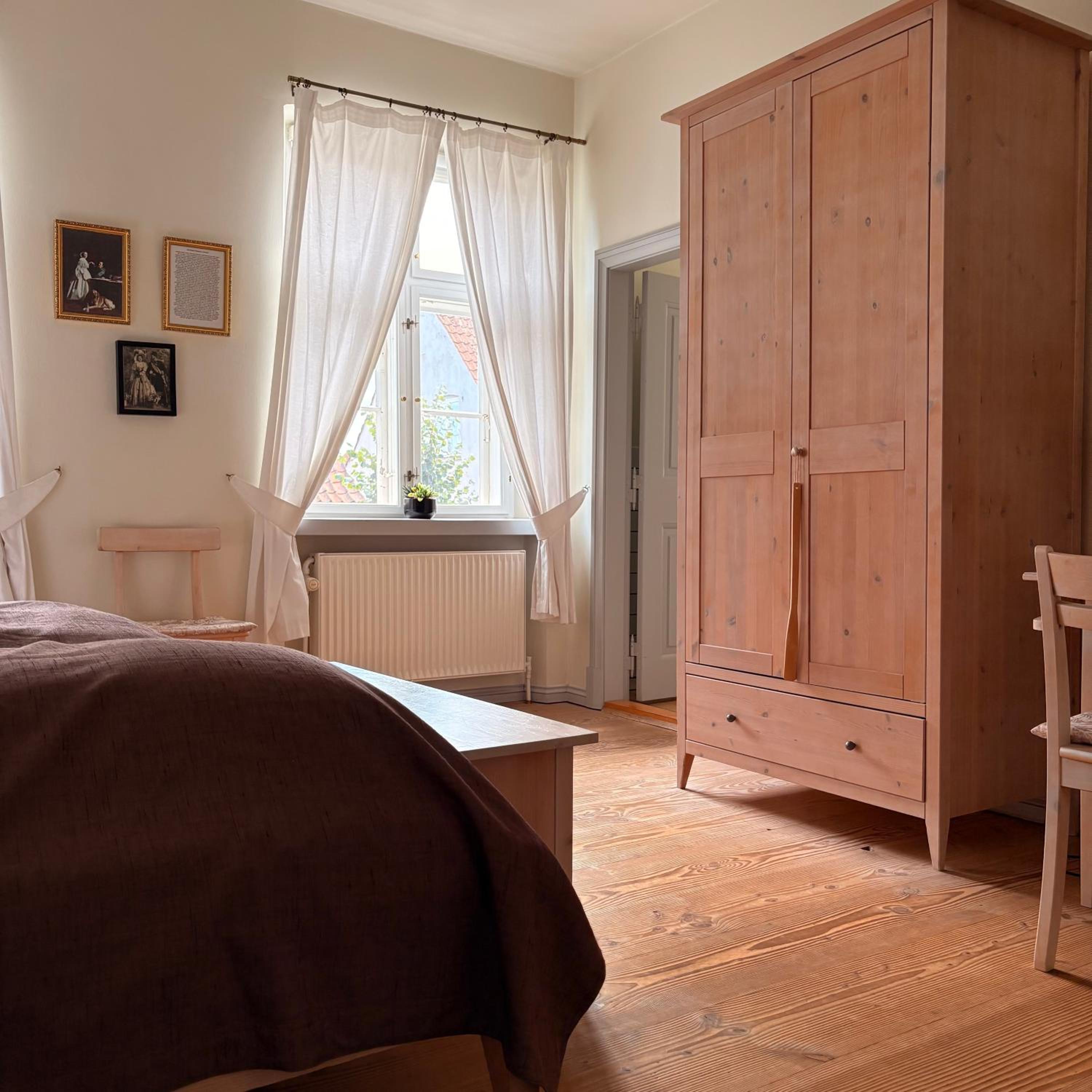 Large Double Room photo 2