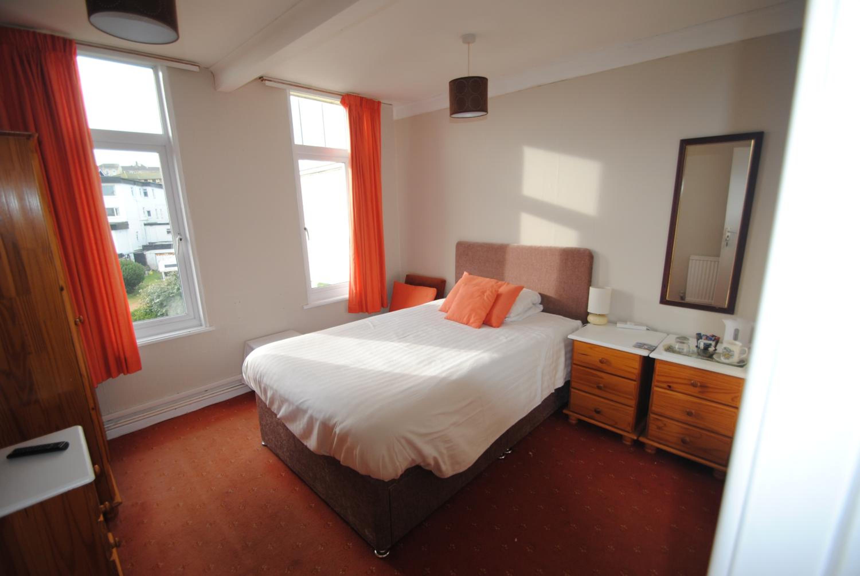 Single Room with Bath photo 1