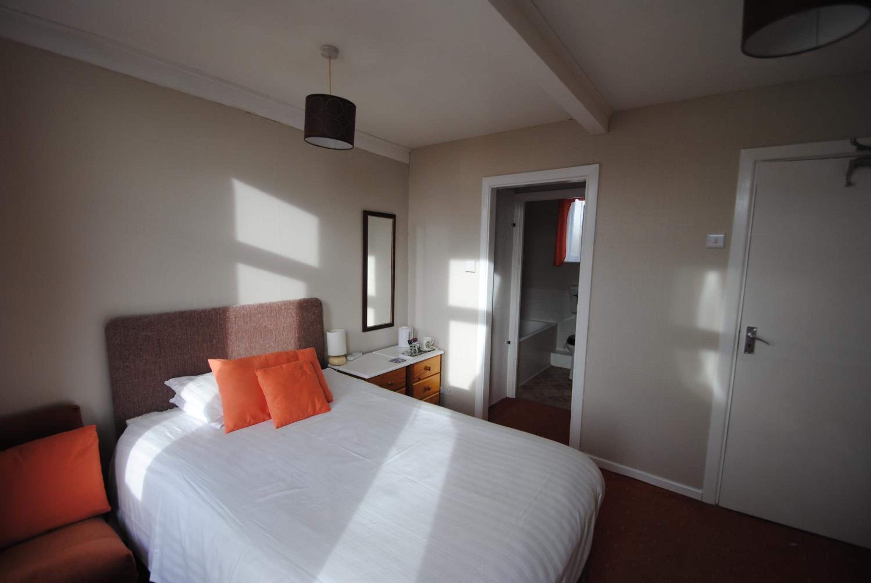 Single Room with Bath photo 2