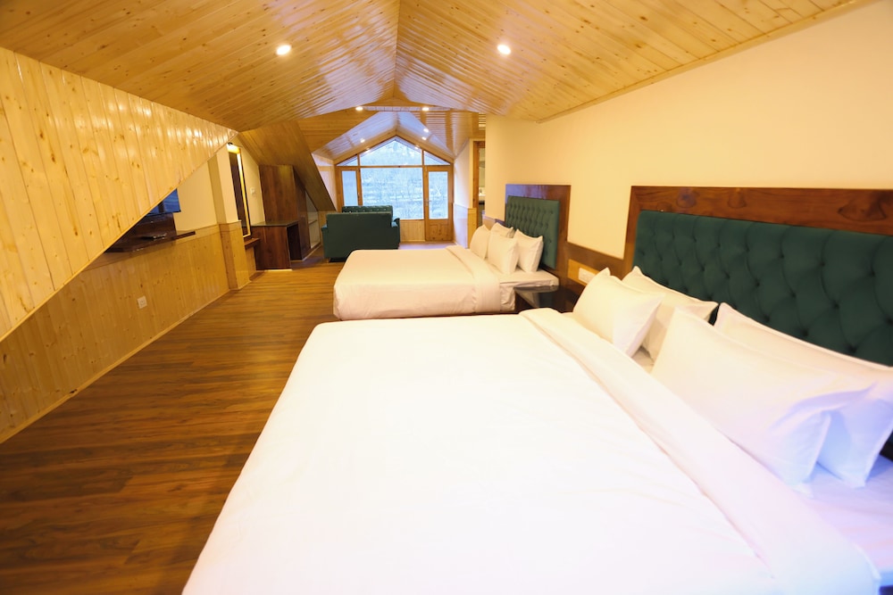 Family Suite, Balcony, Mountain View