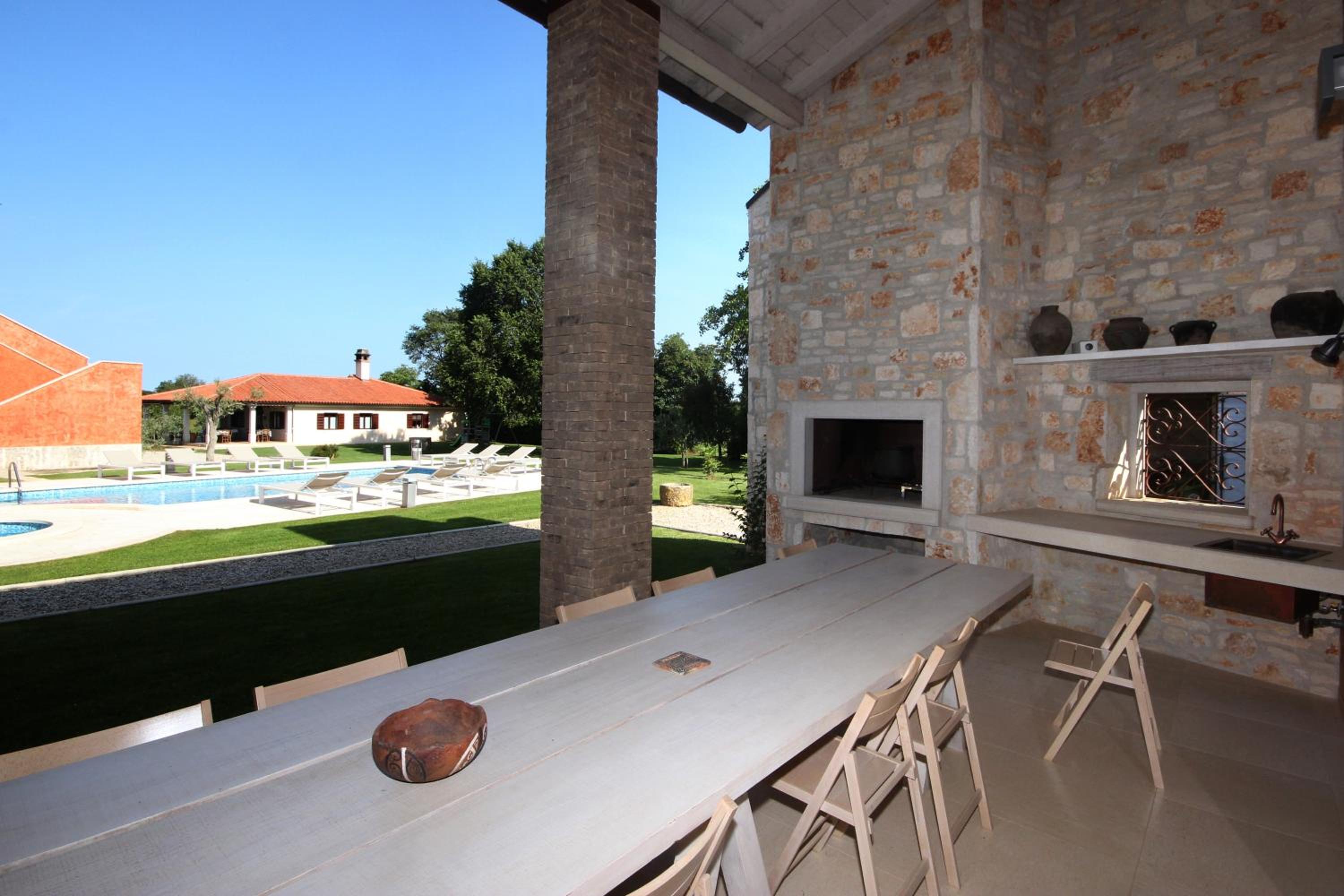 Deluxe Two-Bedroom Apartment with Terrace photo 3