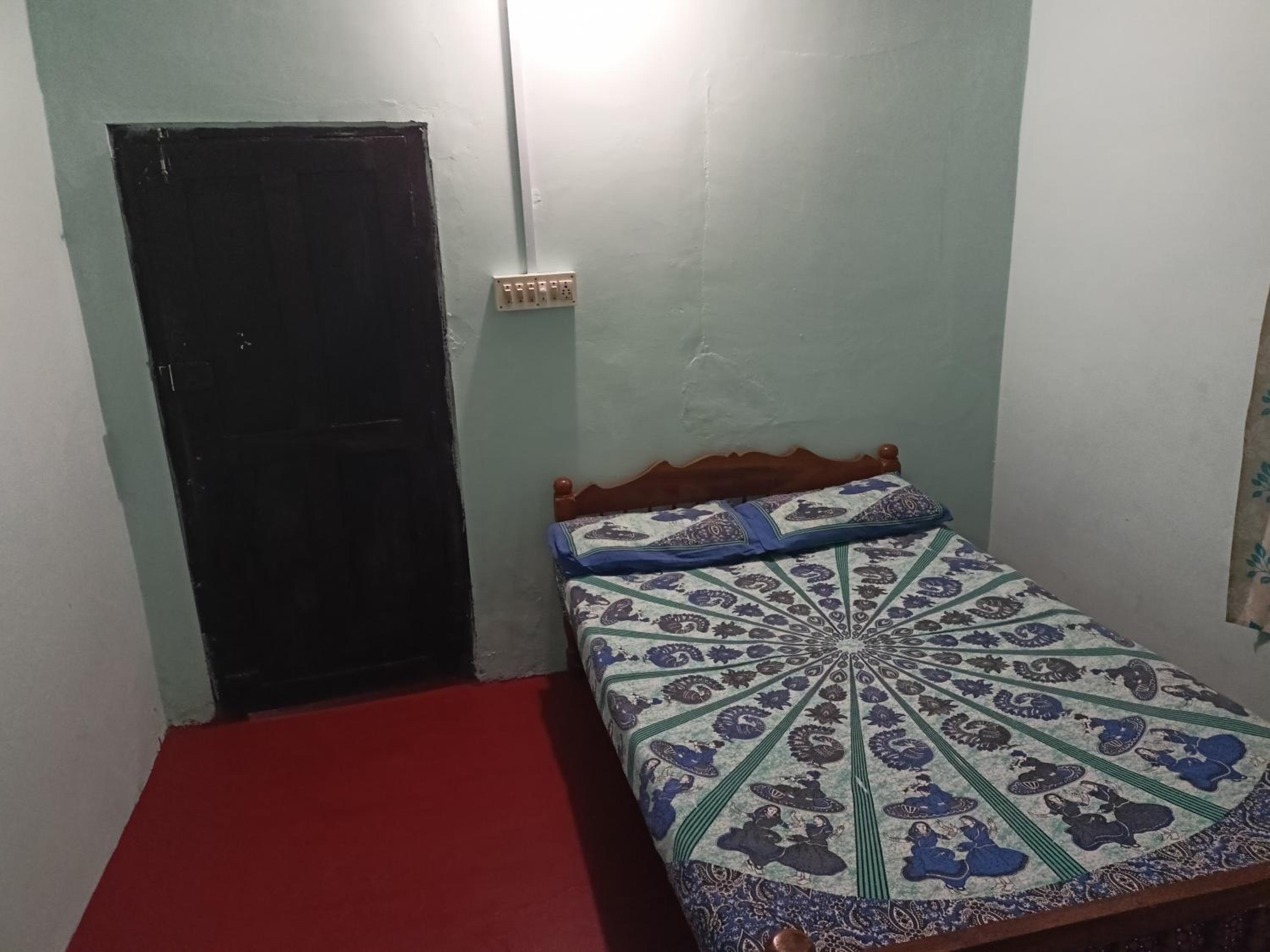 Small Double Room photo 1