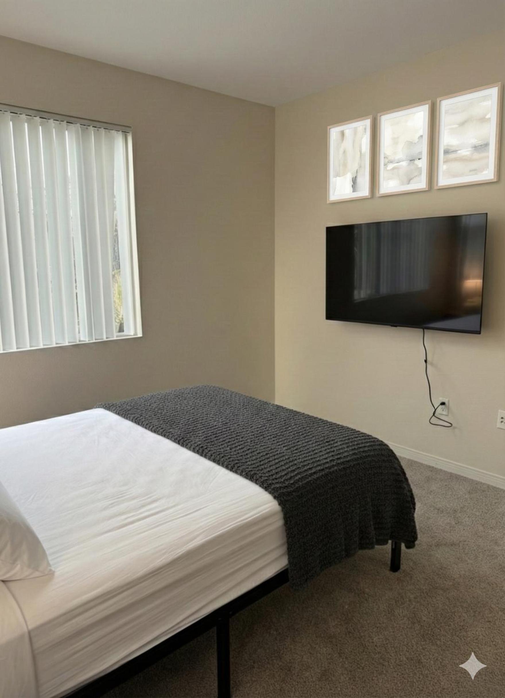 Deluxe One-Bedroom Apartment