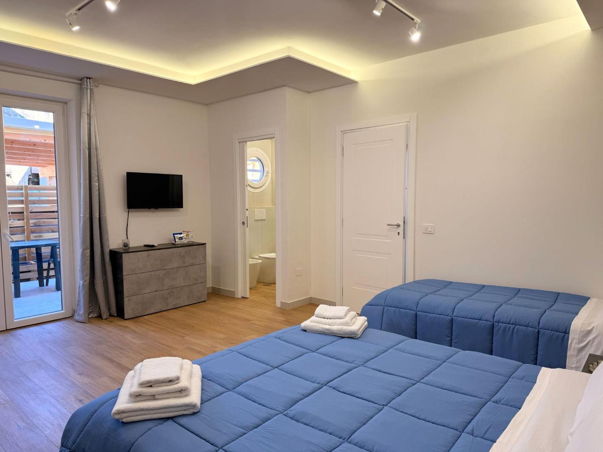 Family Room with Private Bathroom photo 3
