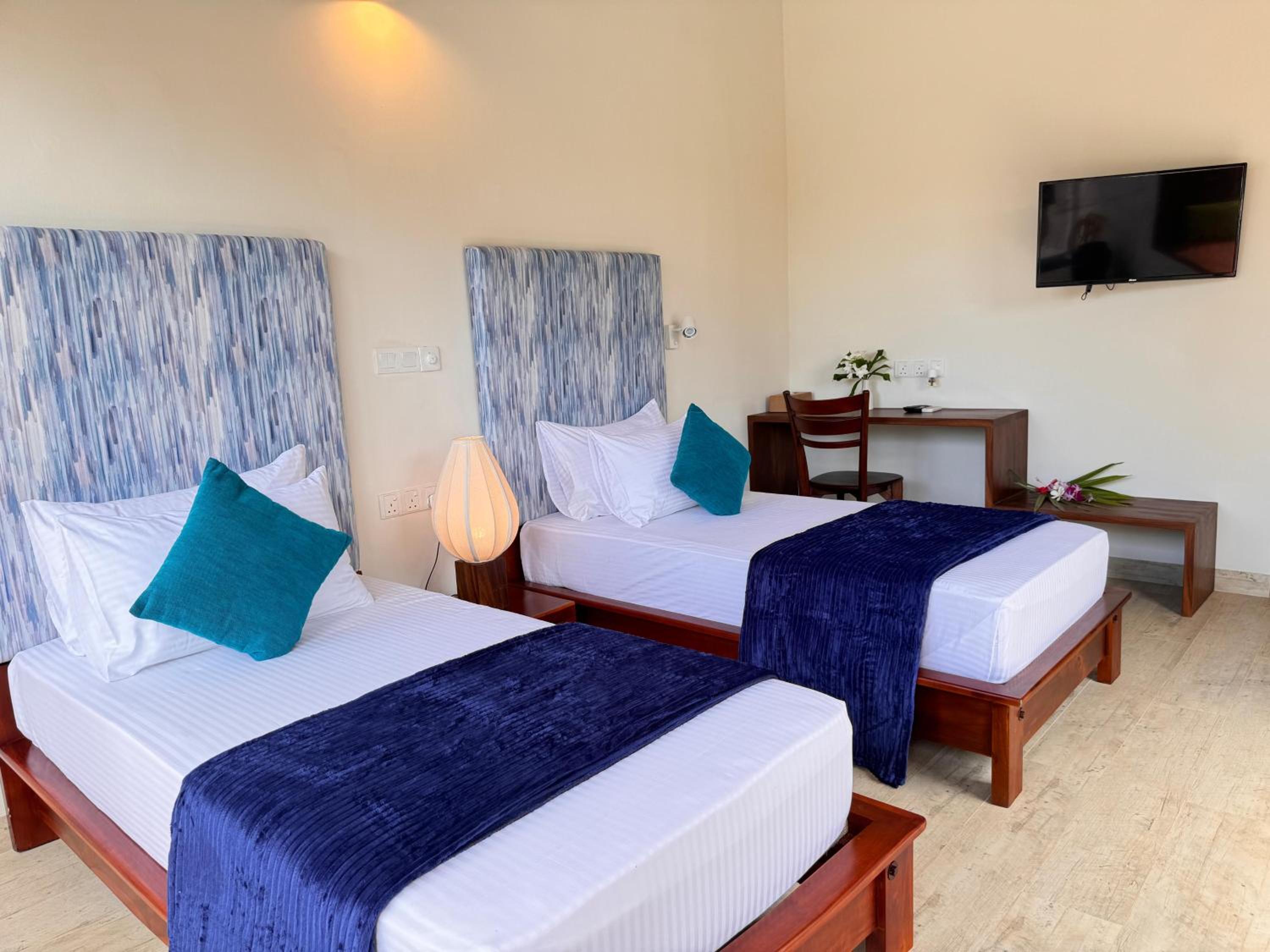 Standard Twin Room with Sea View photo 2