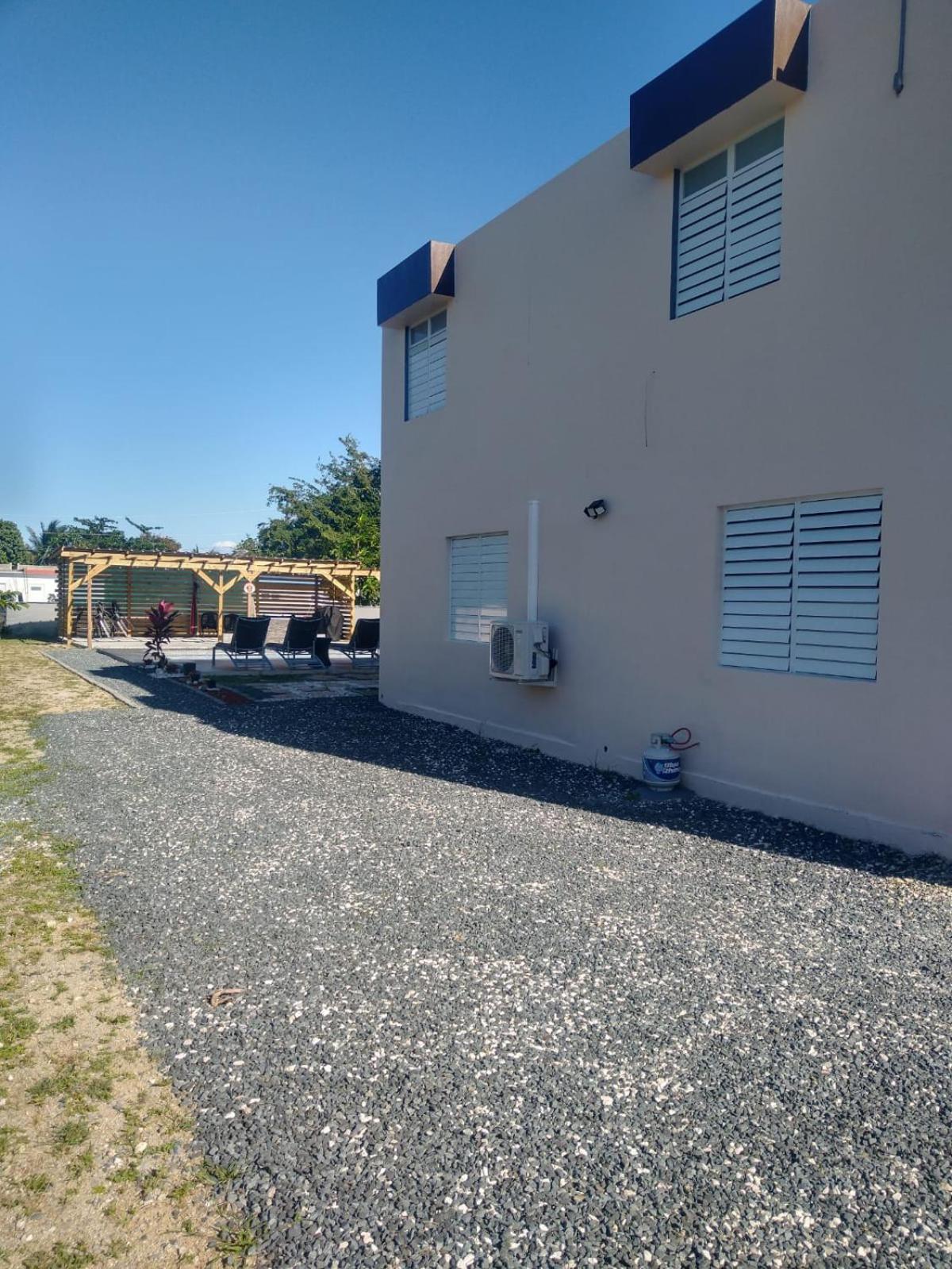 Five-Bedroom House photo 1