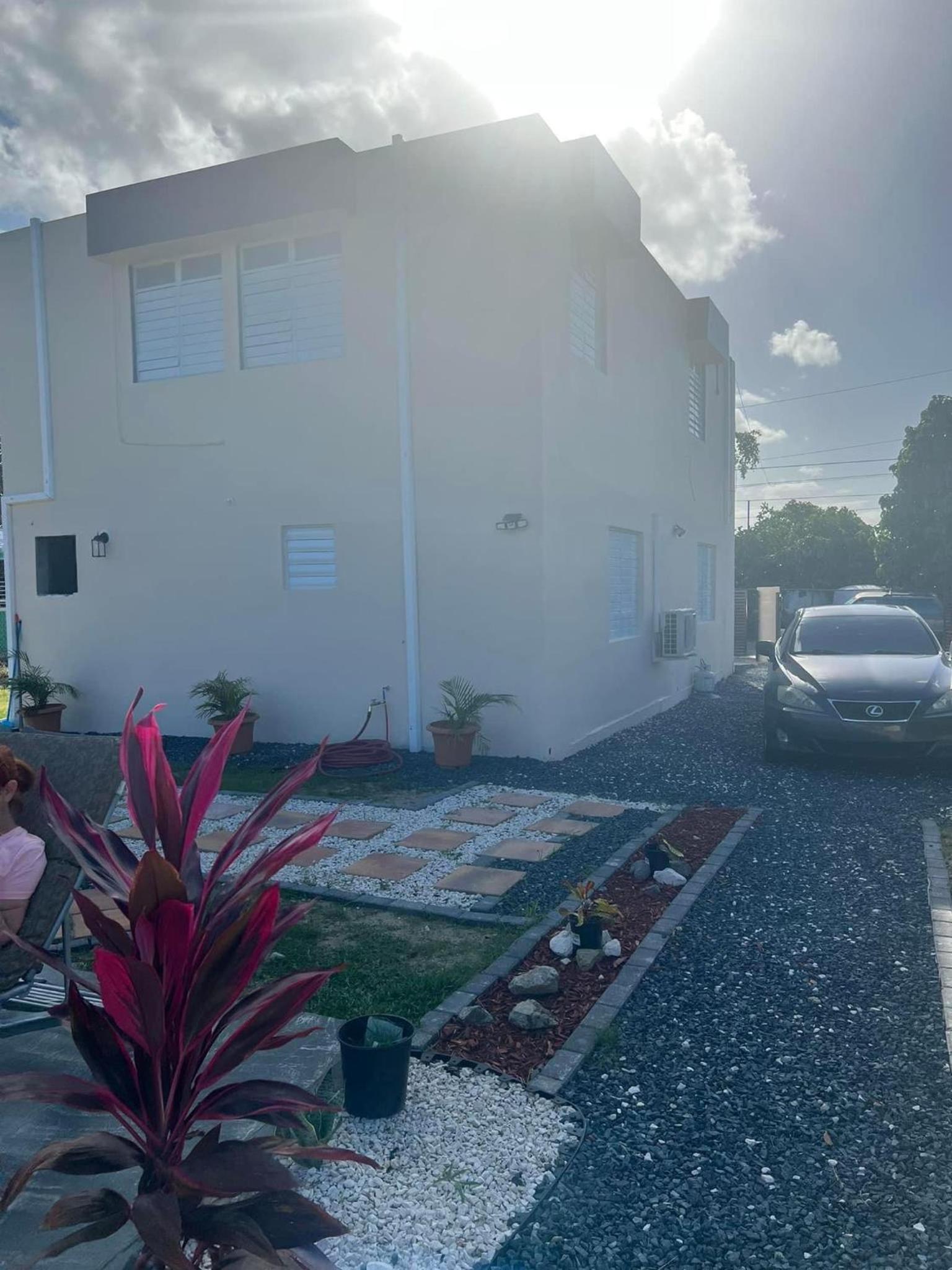 Five-Bedroom House photo 2