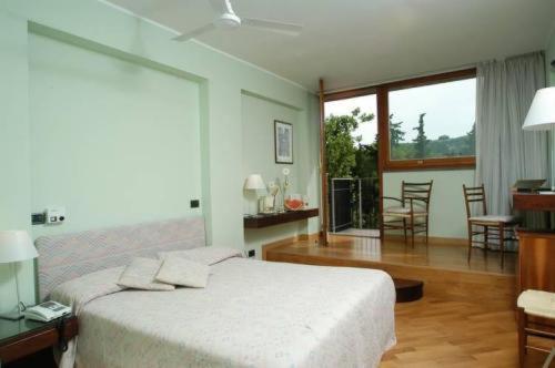 Classic Double or Twin Room - Photo 4