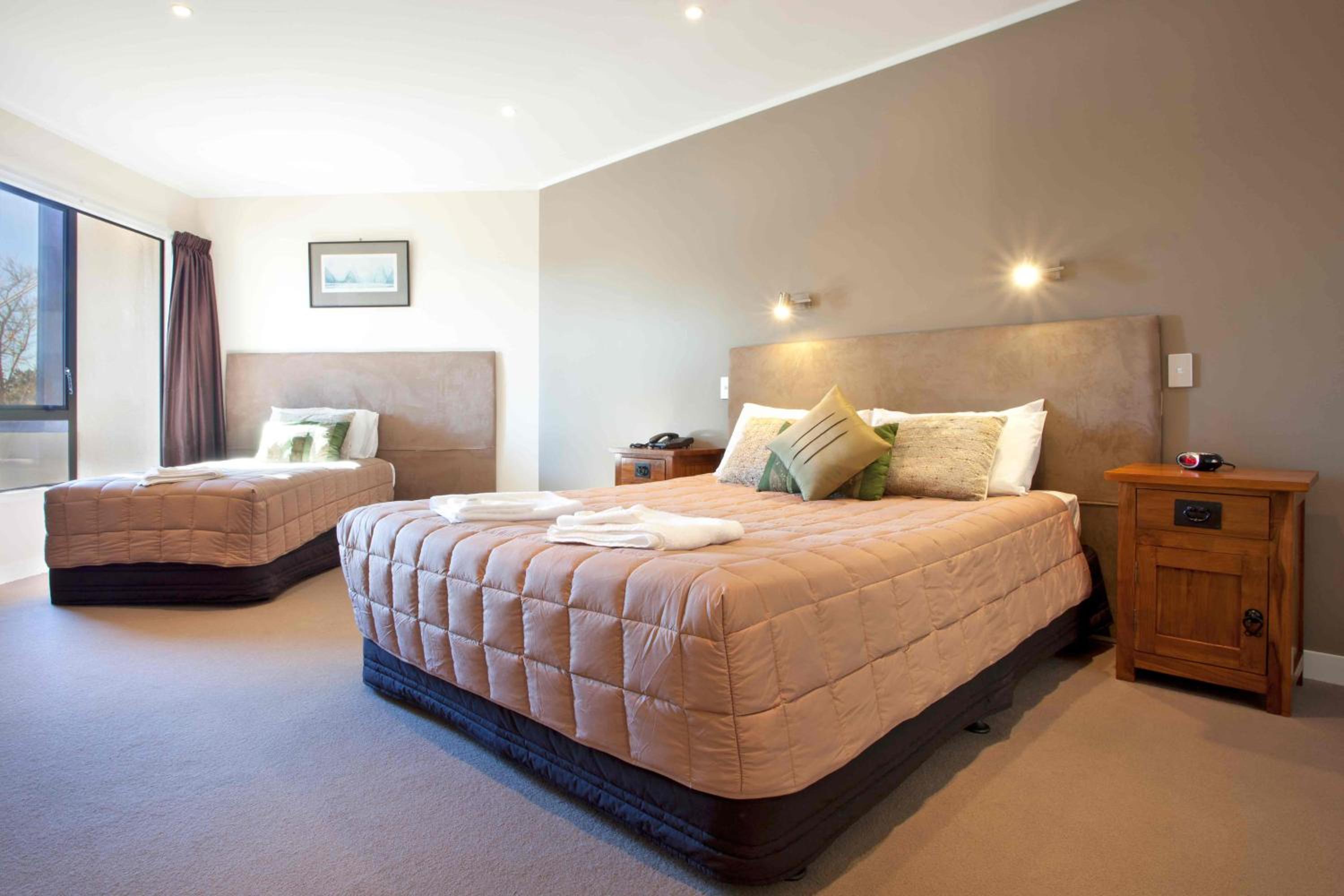 Executive Queen Room with Two Queen Beds - Photo 1
