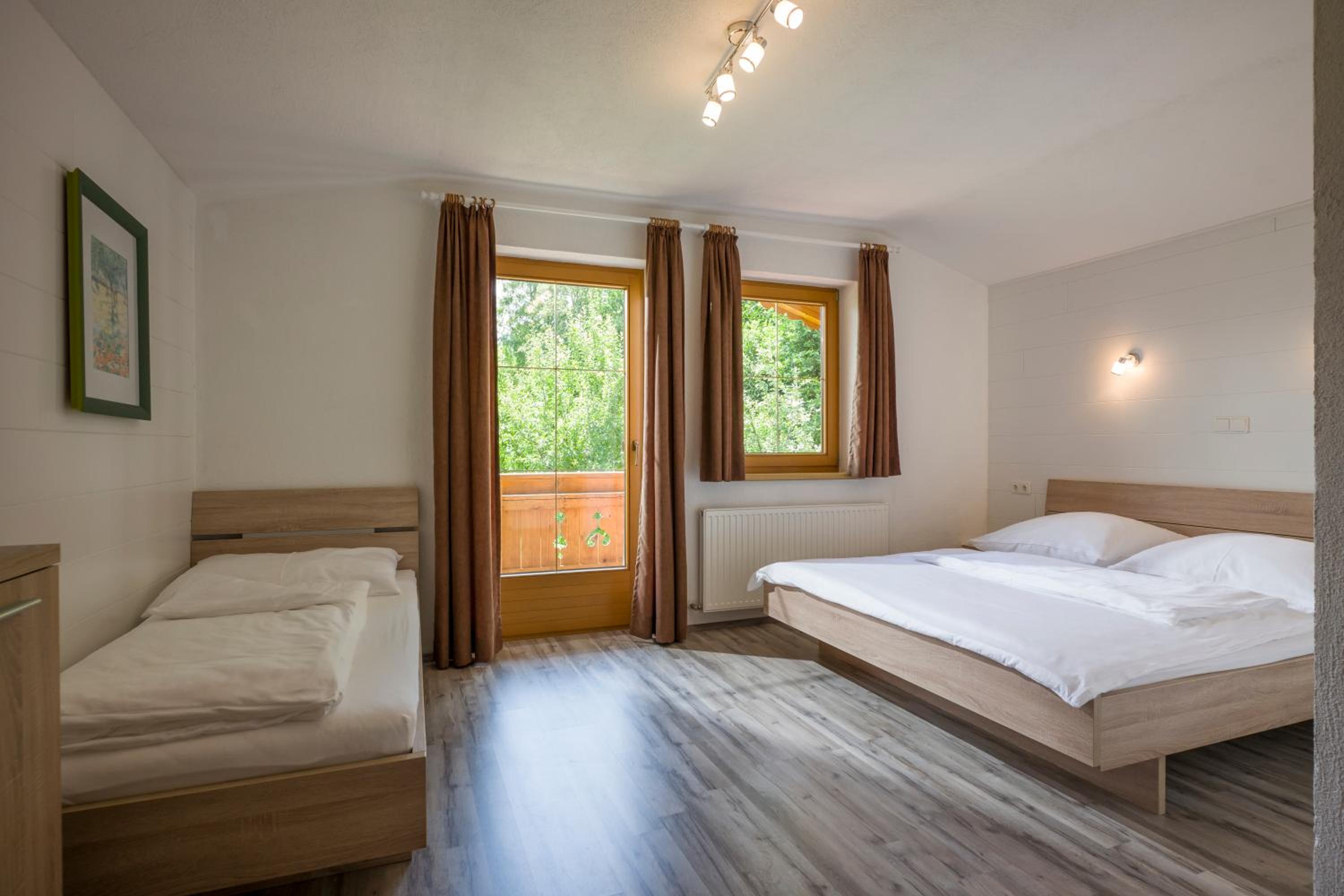 Two-Bedroom Apartment with Shower photo 3