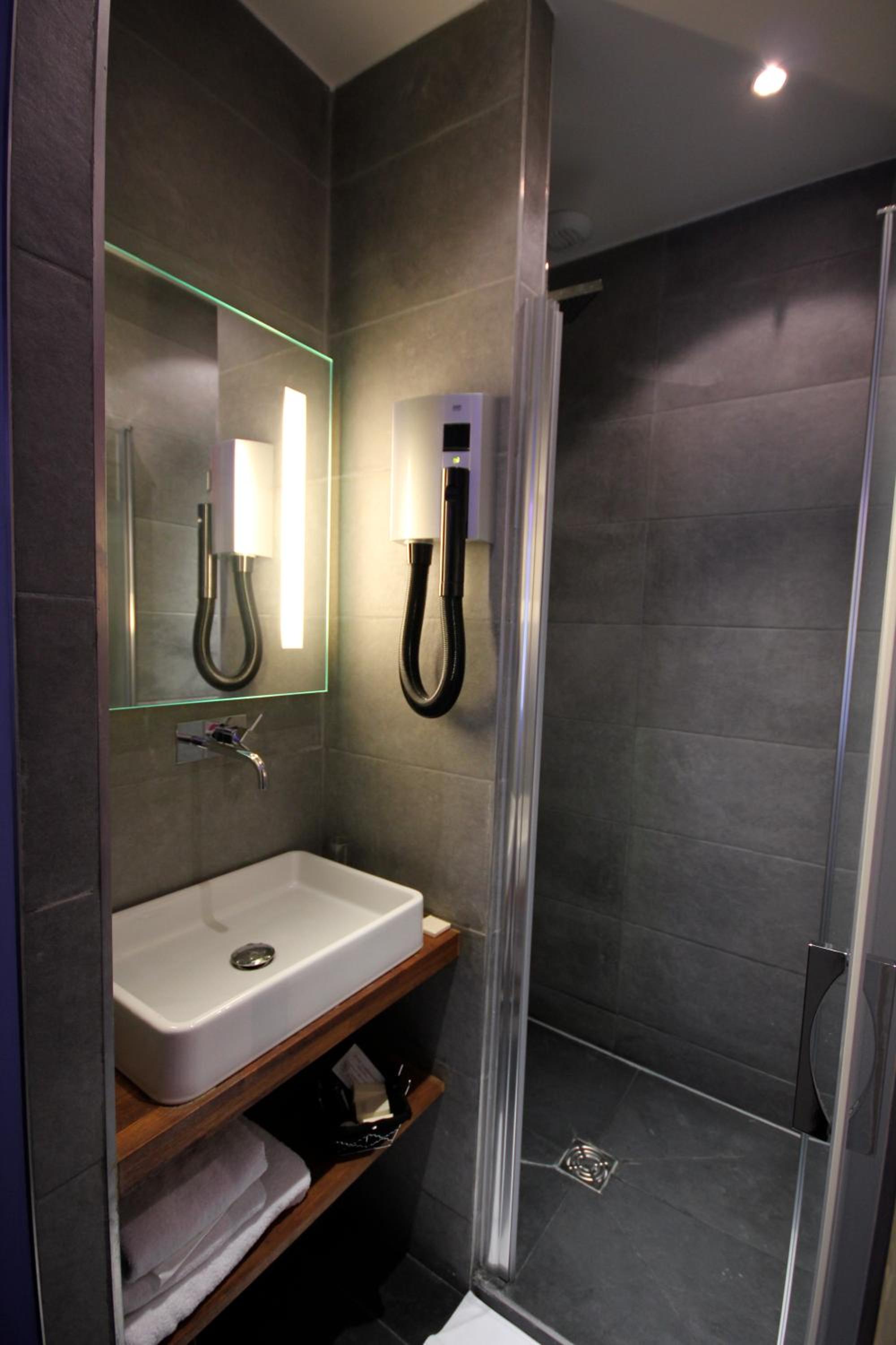 Single Room photo 2