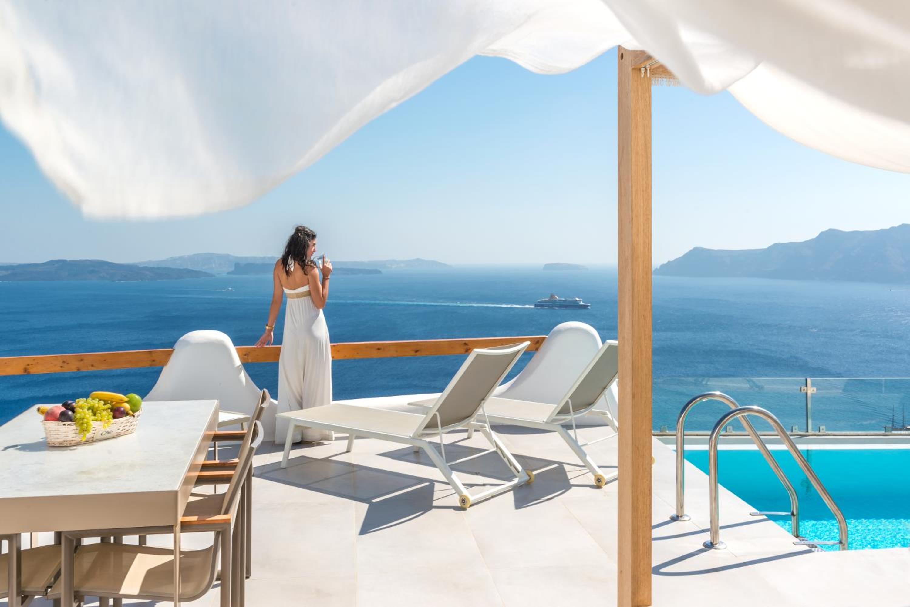 Presidential Suite with Private Heated Outdoor Pool & Caldera Sea View photo 2