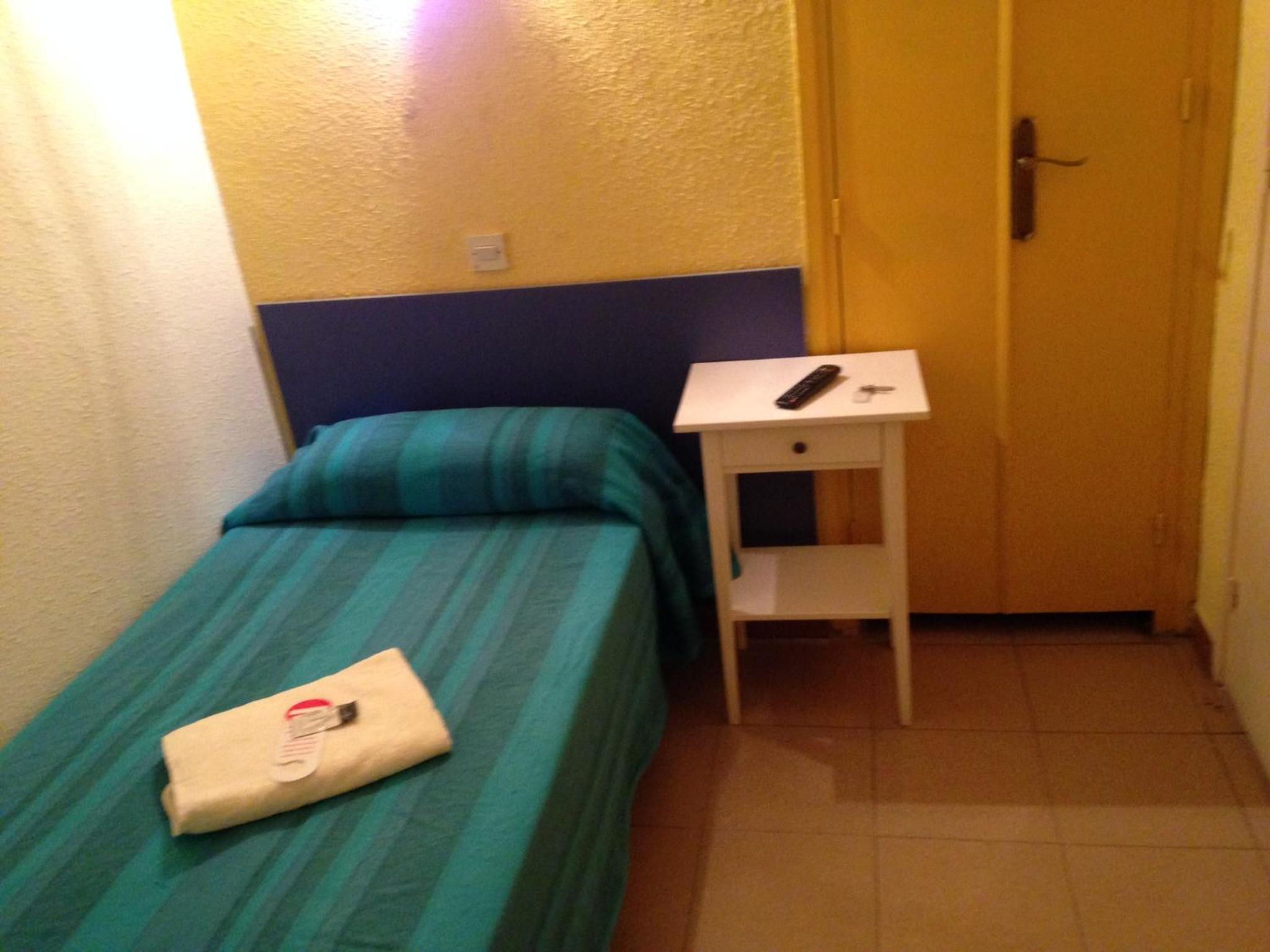 Habitación individual con baño compartido