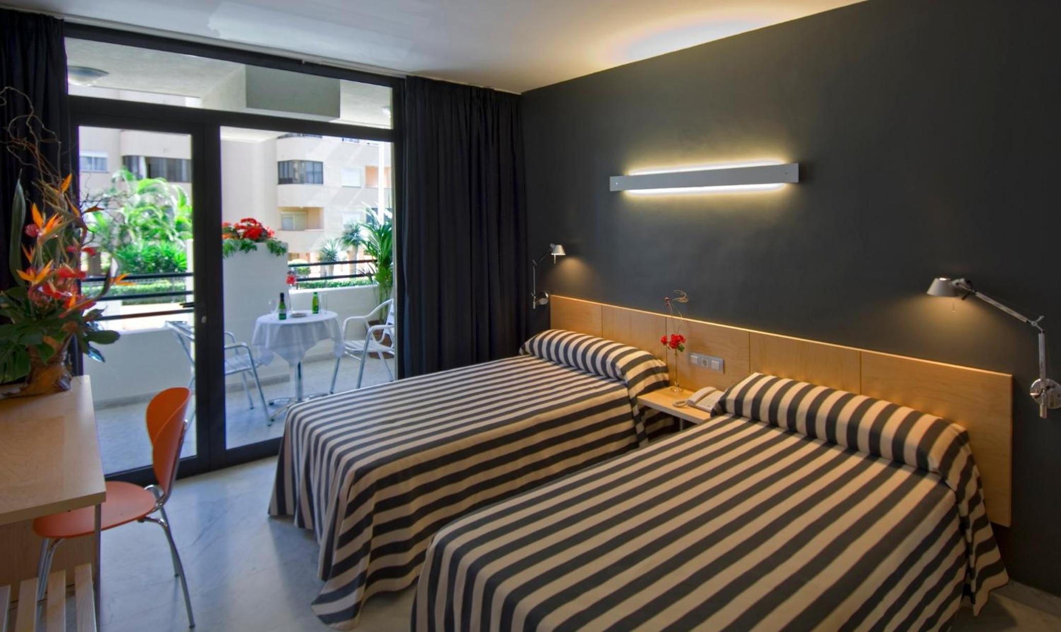 Twin Room with Balcony - Photo 1