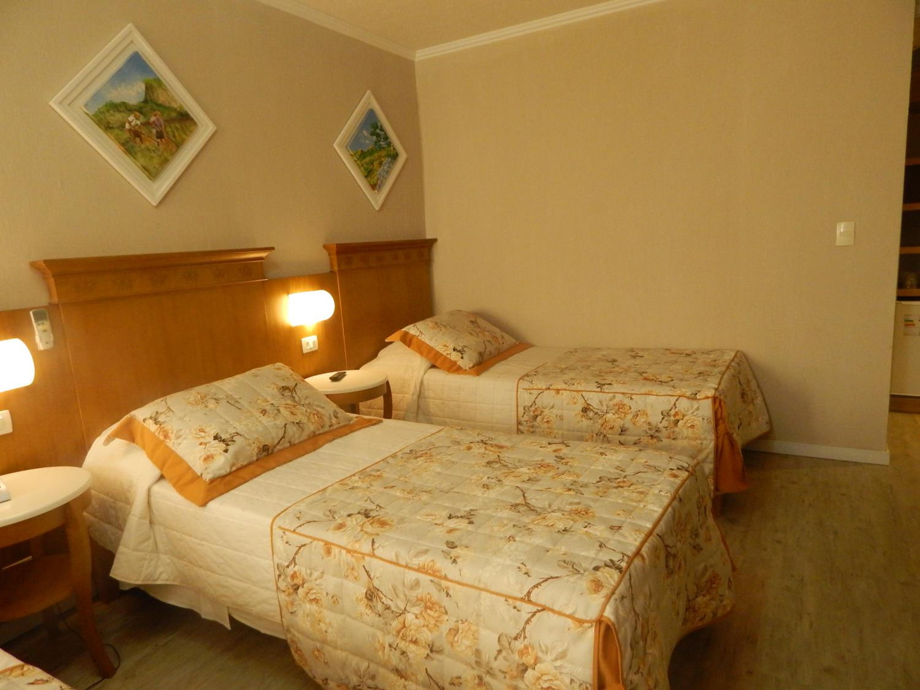 Deluxe Twin Room photo 3