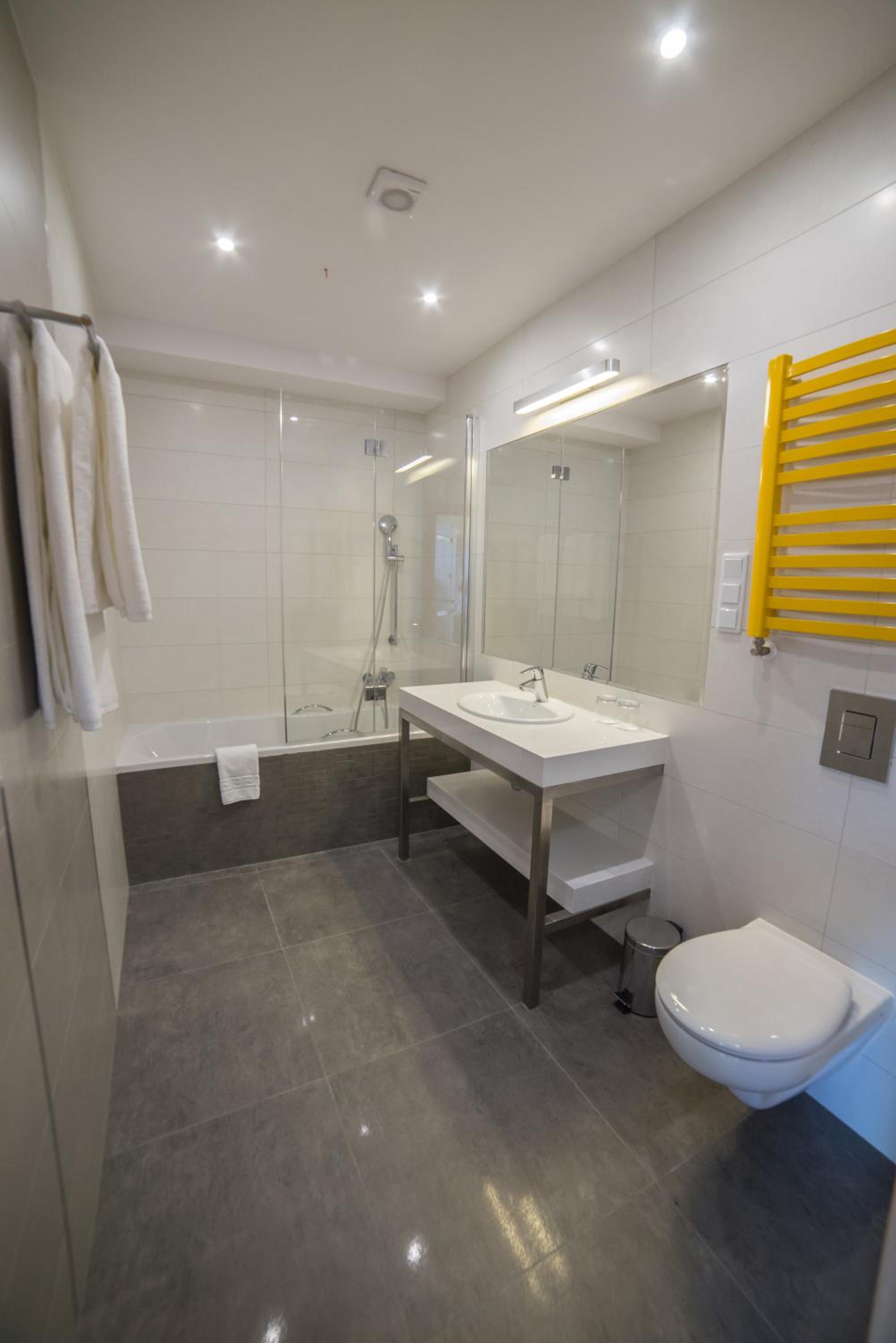 Standard Twin Room - Photo 6
