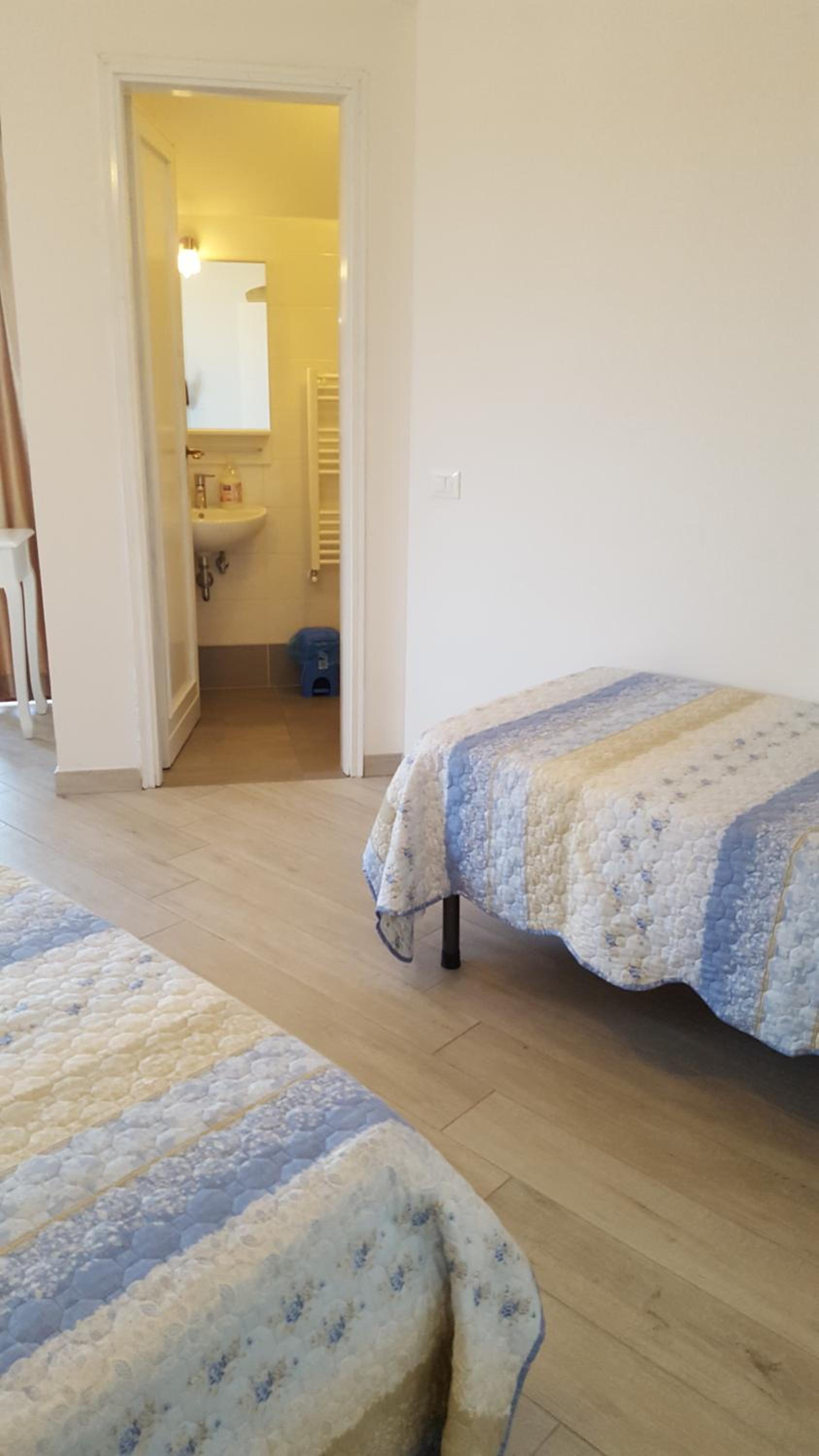 Double Room with Private Bathroom photo 2