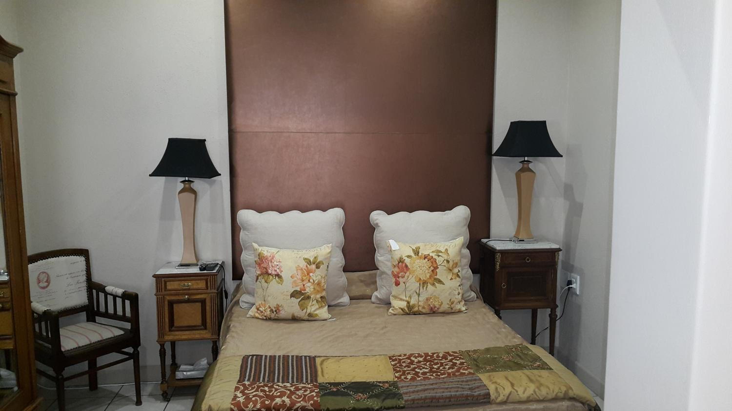 Standard Double Room - Photo 7