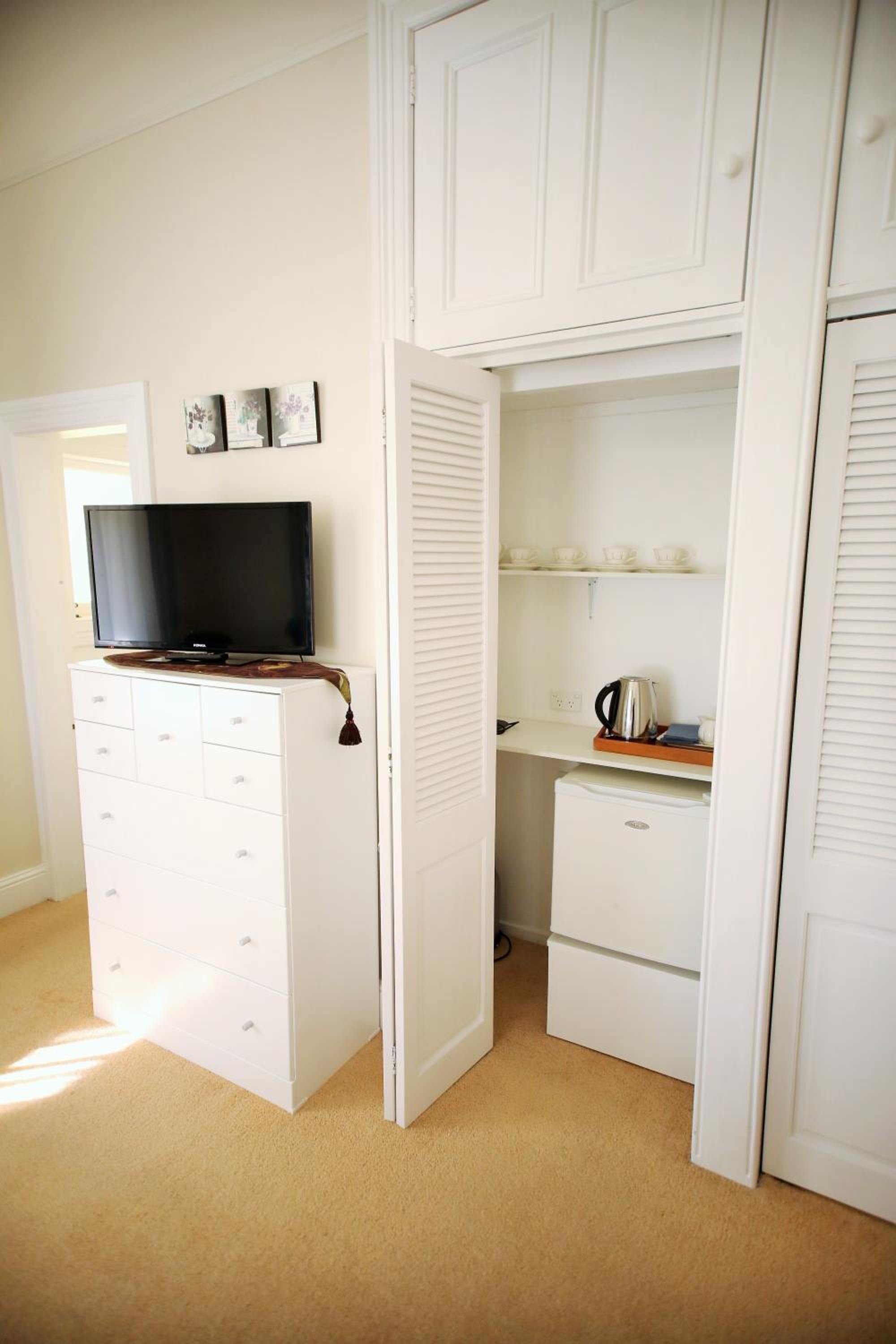 Deluxe Double Room with Balcony - Photo 7