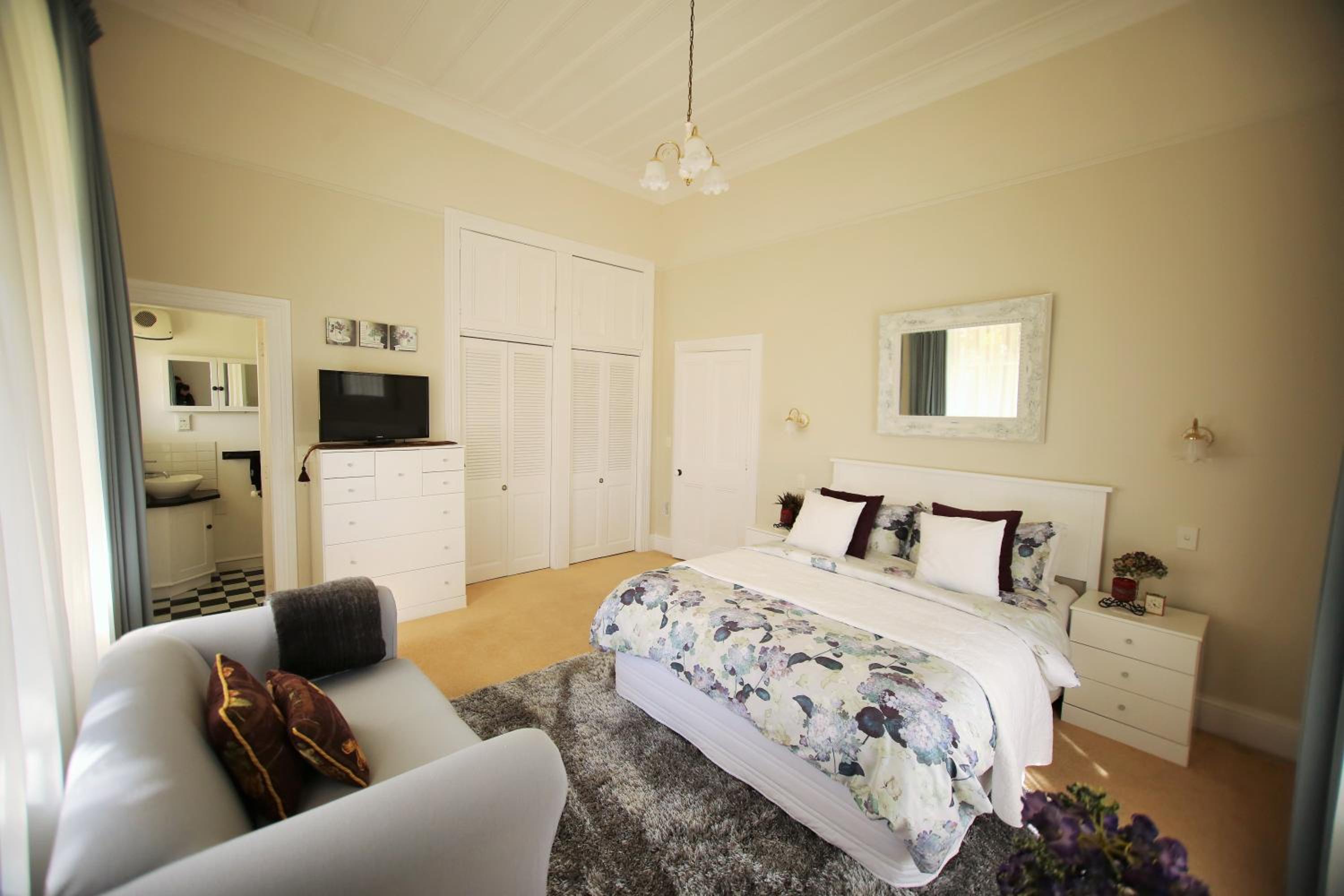 Deluxe Double Room with Balcony - Photo 3