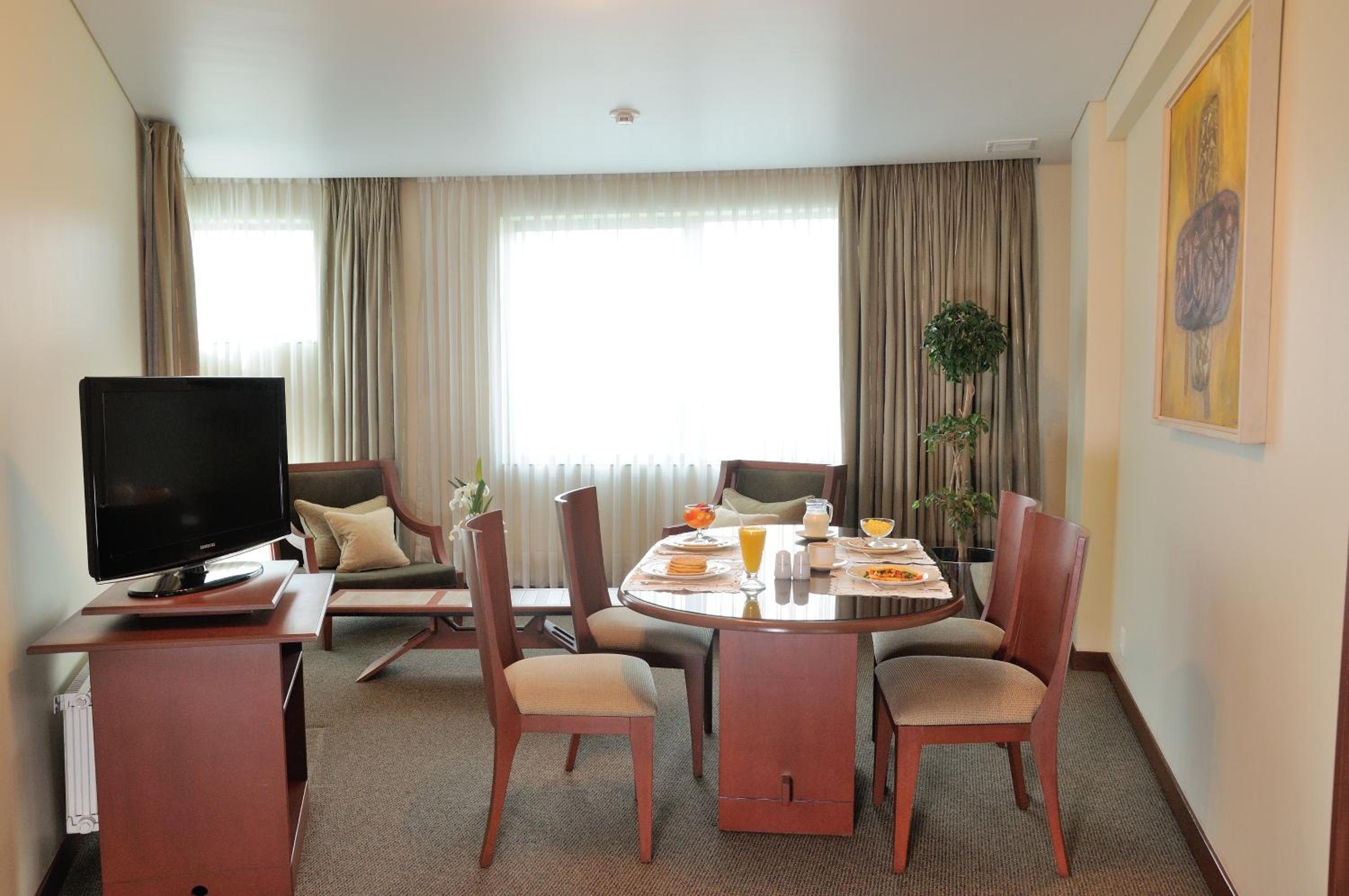 Junior 2 Double Beds Suite