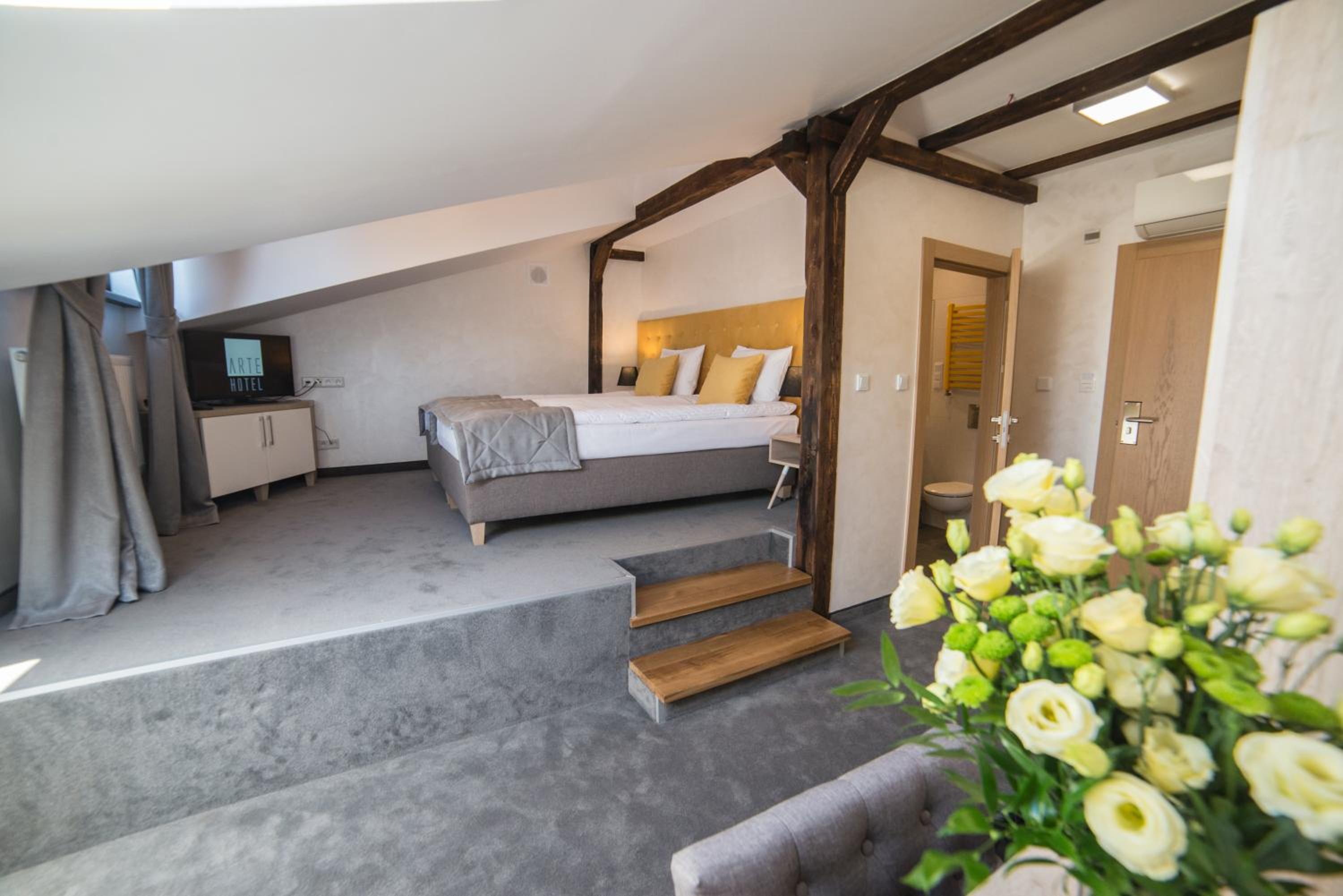 Standard Twin Room - Photo 9