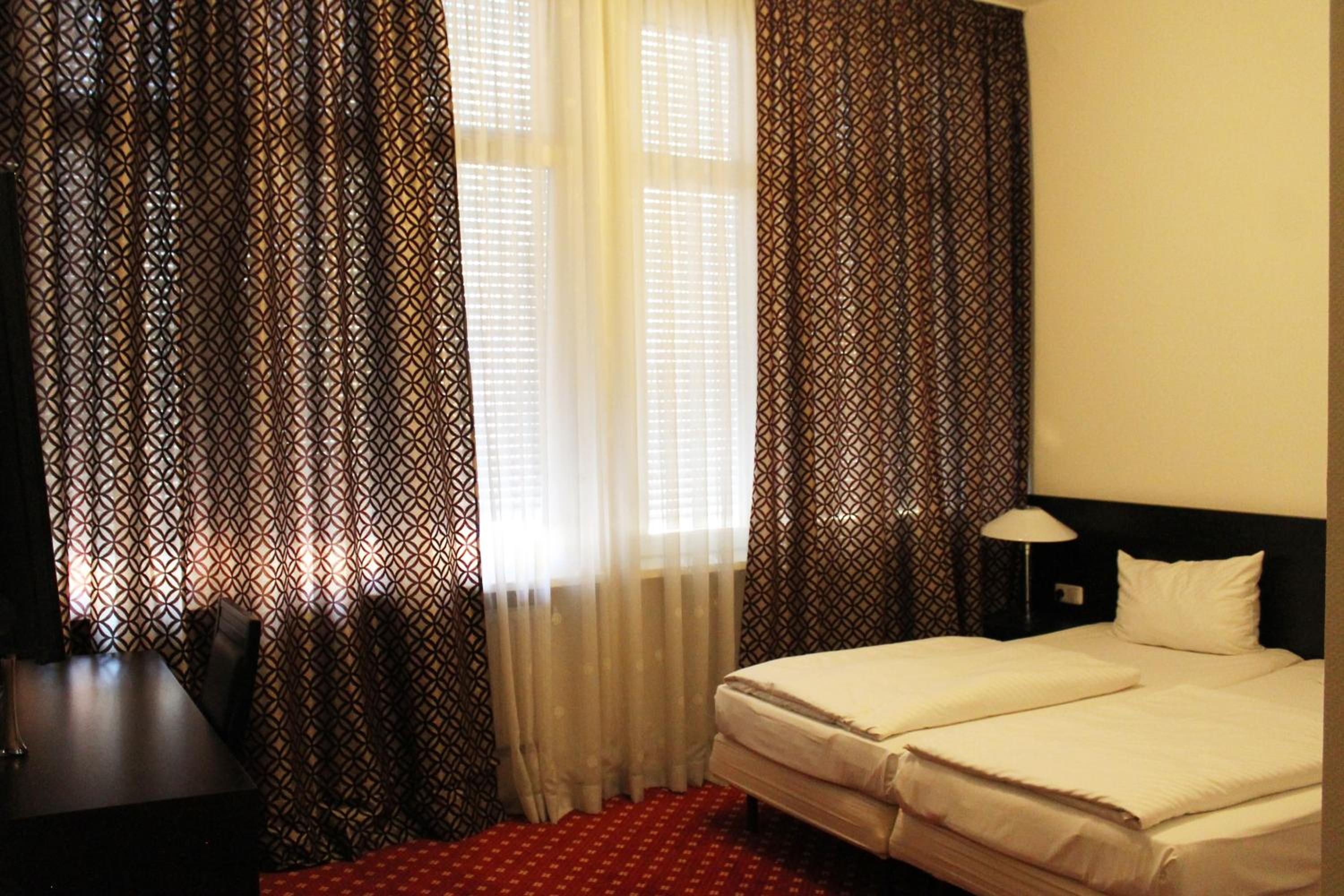 Double Room - Photo 6