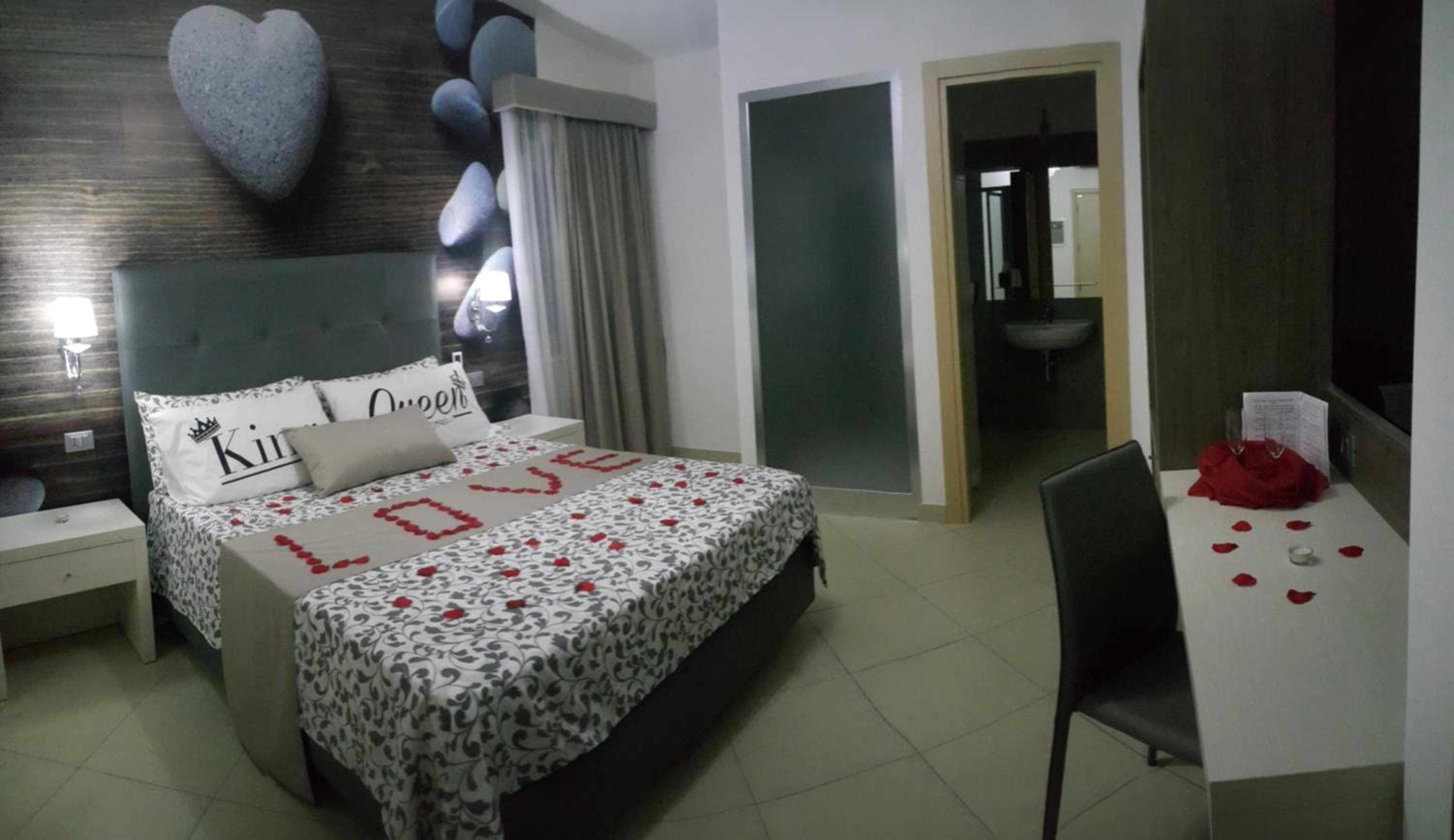Junior Suite with Shower - Photo 1