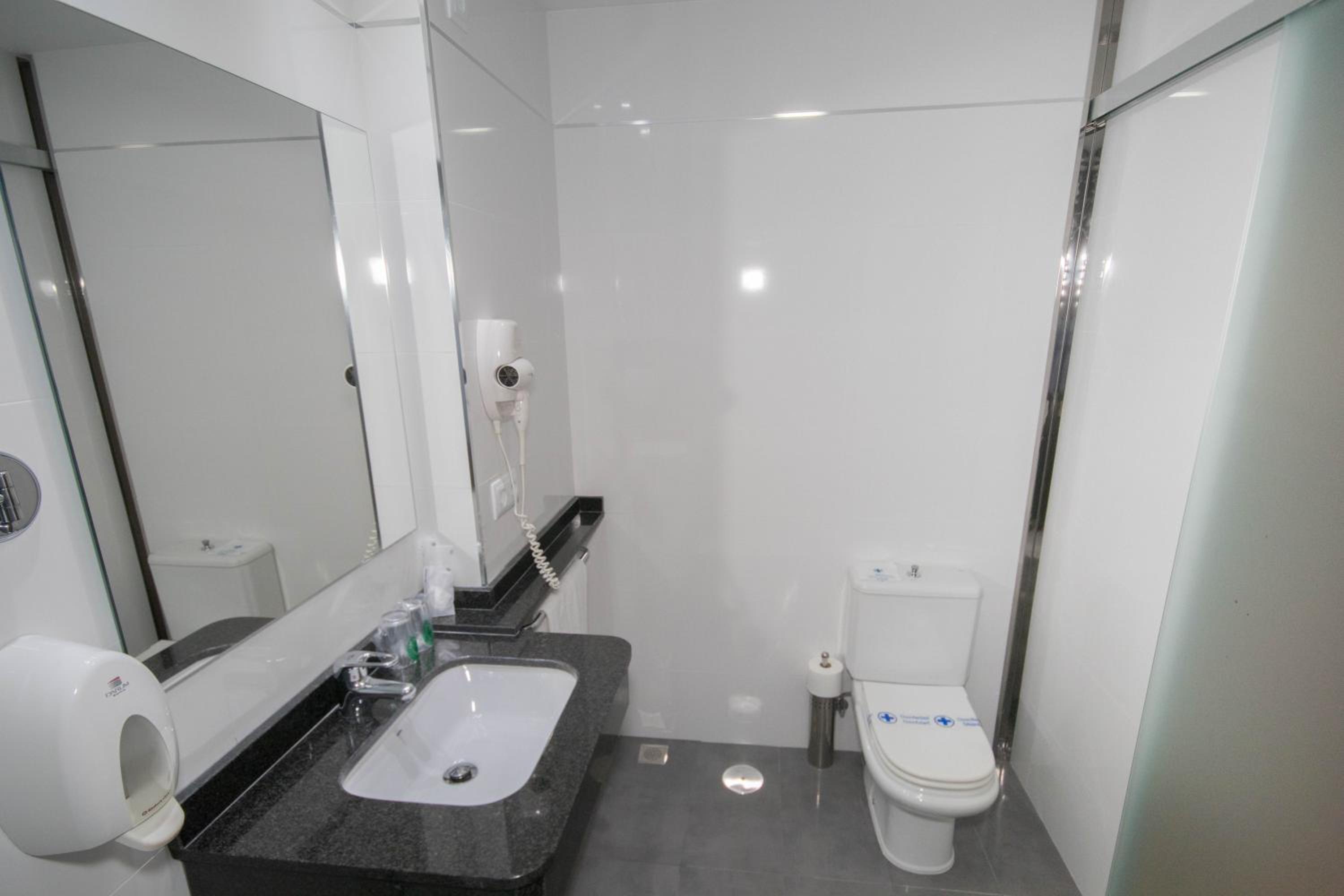 Studio Apartment - Photo 6