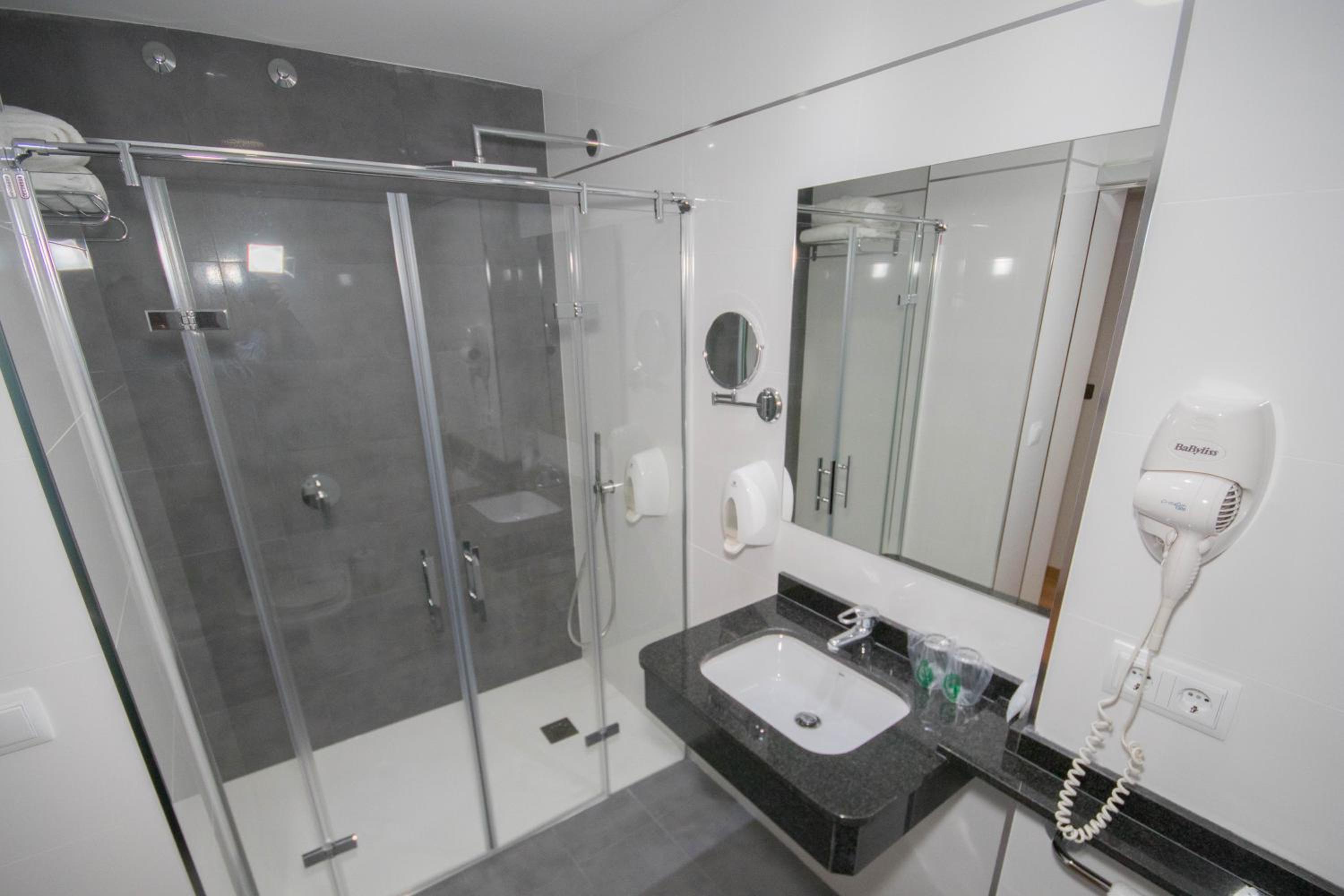 Studio Apartment - Photo 2