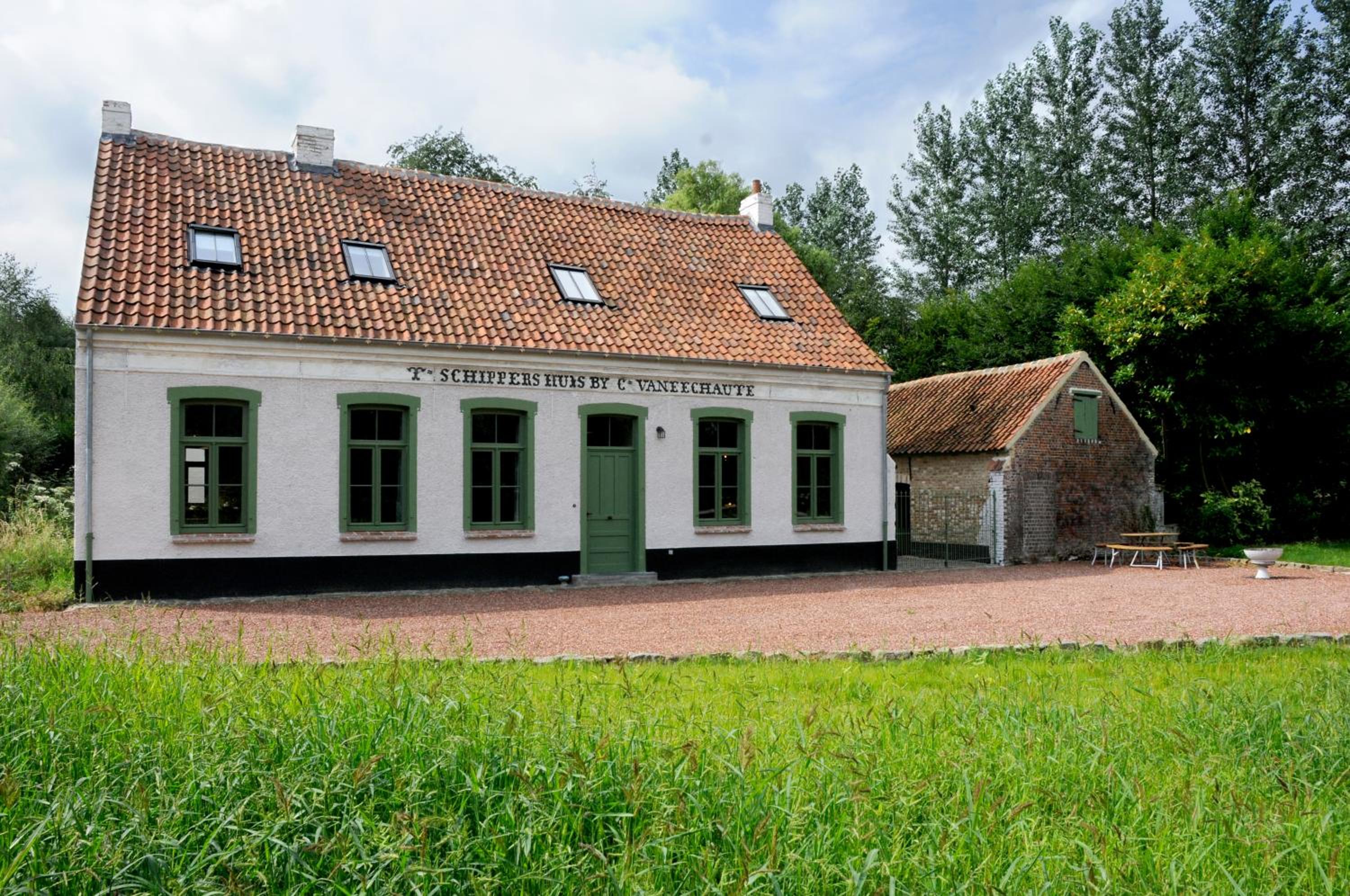 Four-Bedroom House photo 2