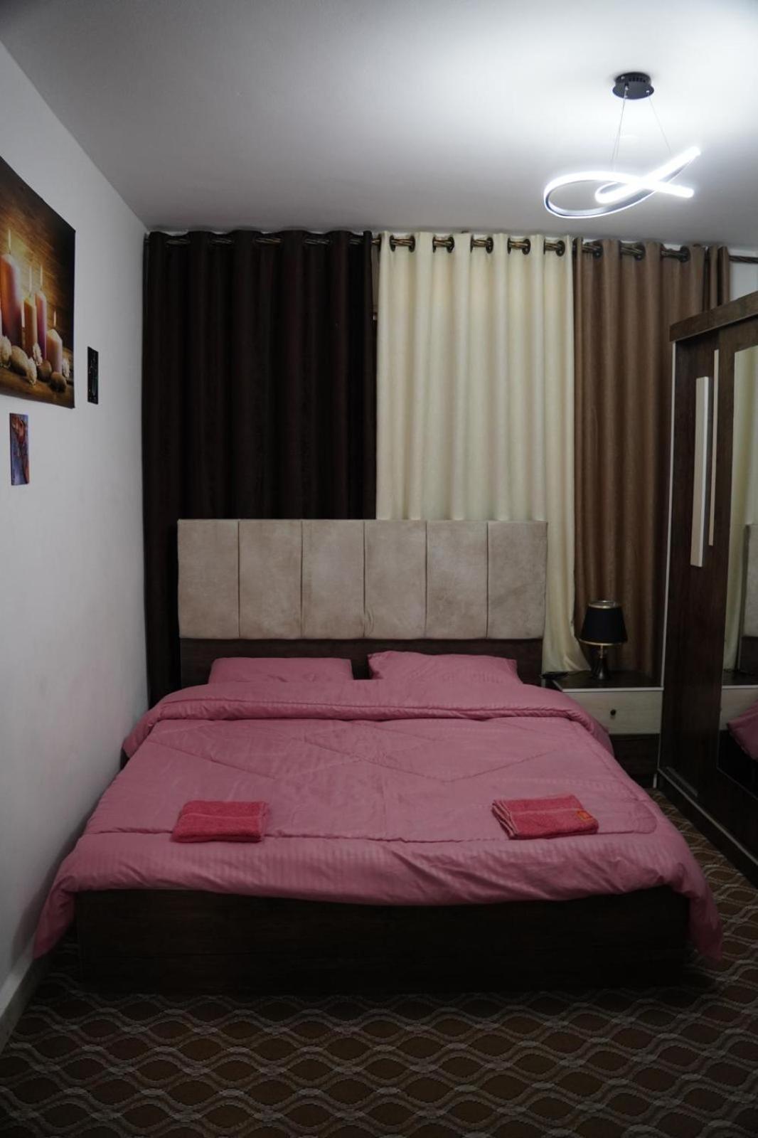 Double Room with Shared Bathroom photo 2