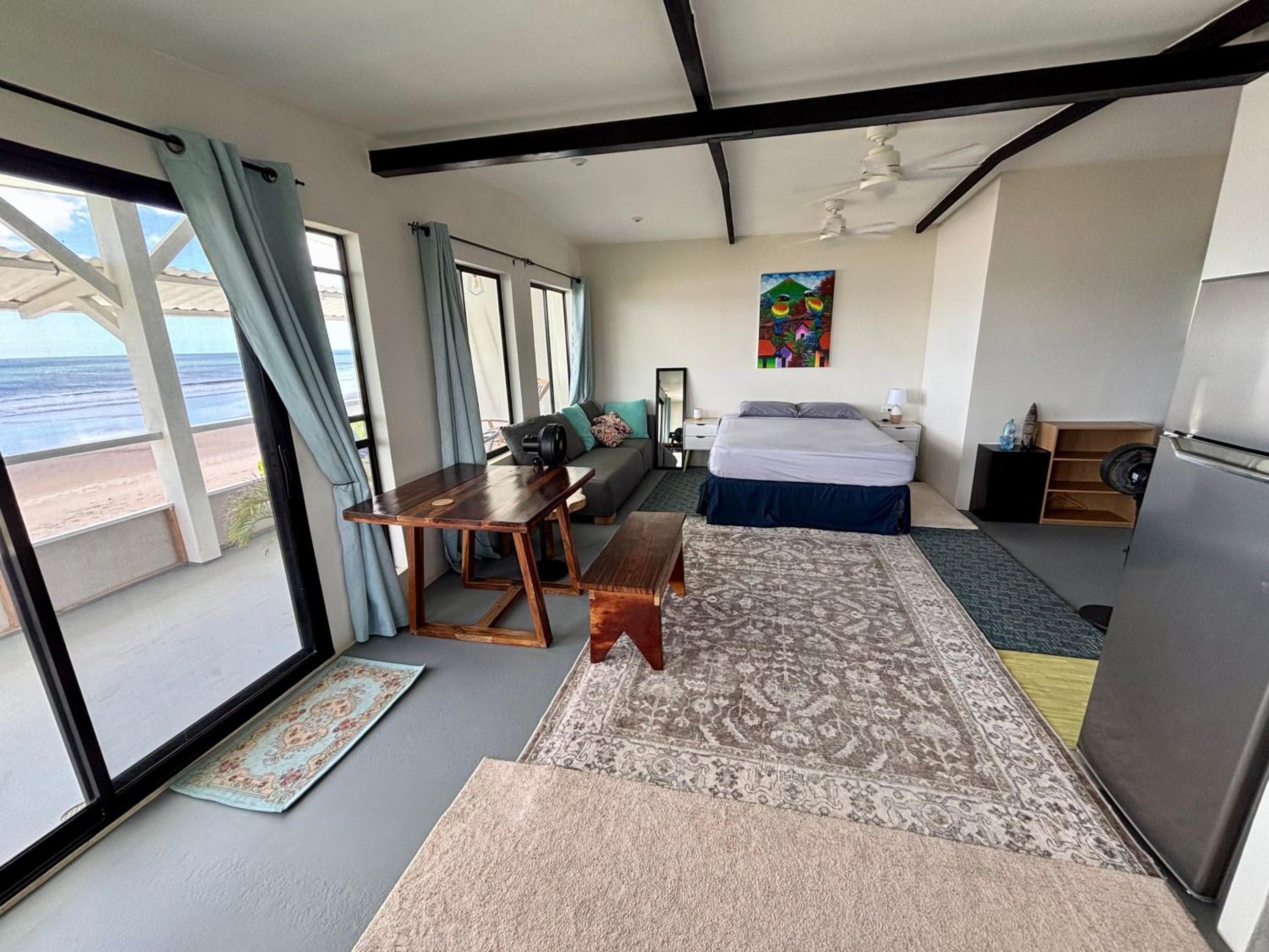 Deluxe One-Bedroom Apartment with Ocean View
