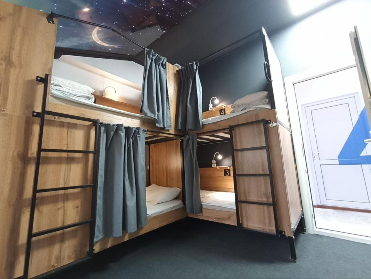 Bed in 4-Bed Male Dormitory Room photo 1
