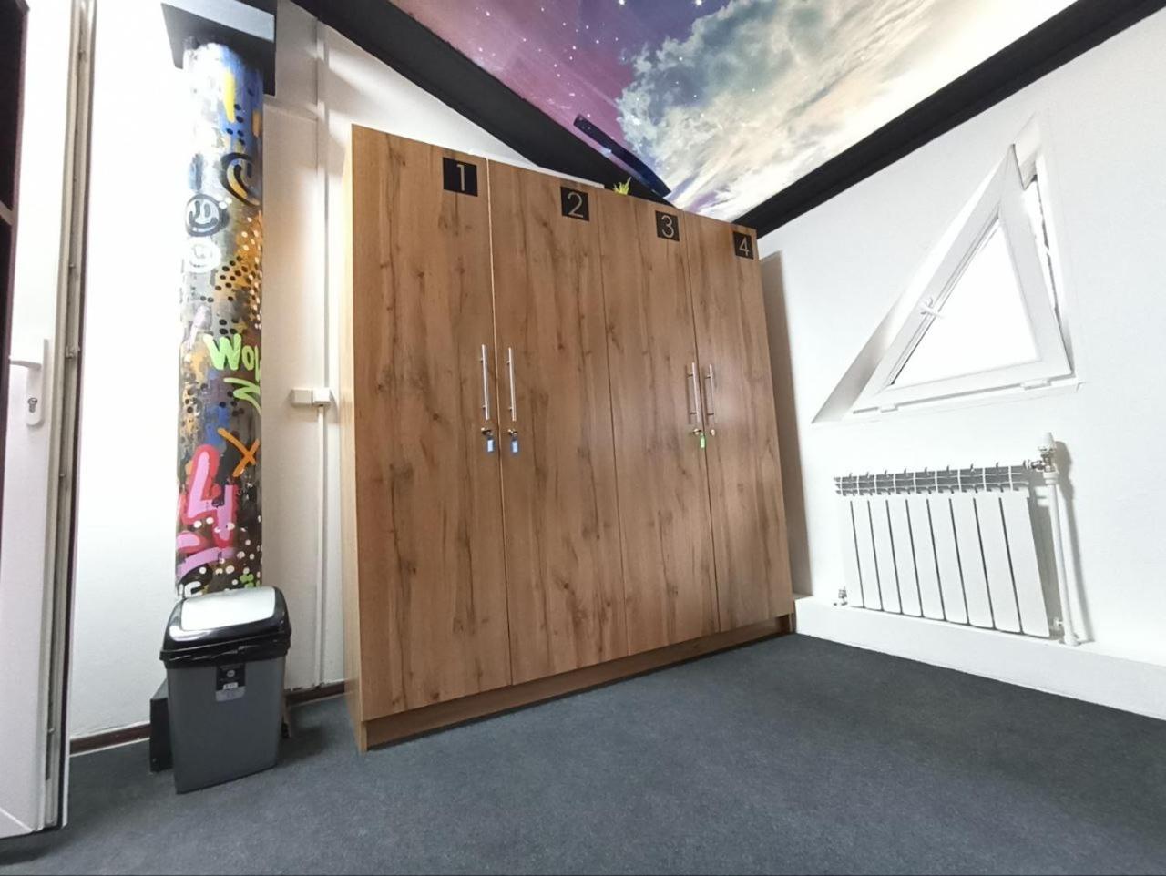 Bed in 4-Bed Male Dormitory Room photo 2