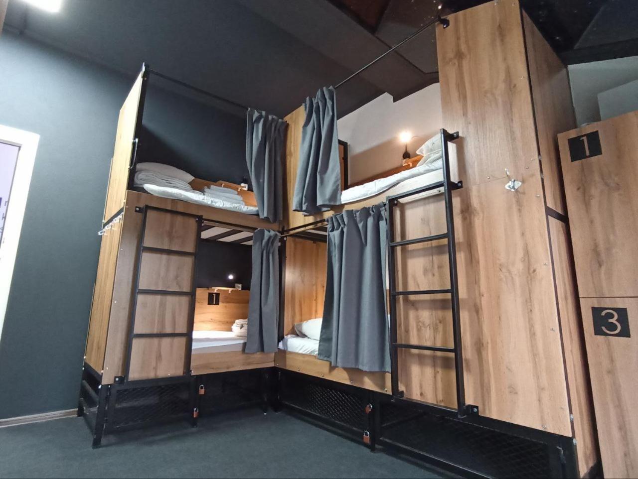 Bed in 6-Bed Mixed Dormitory Room photo 2