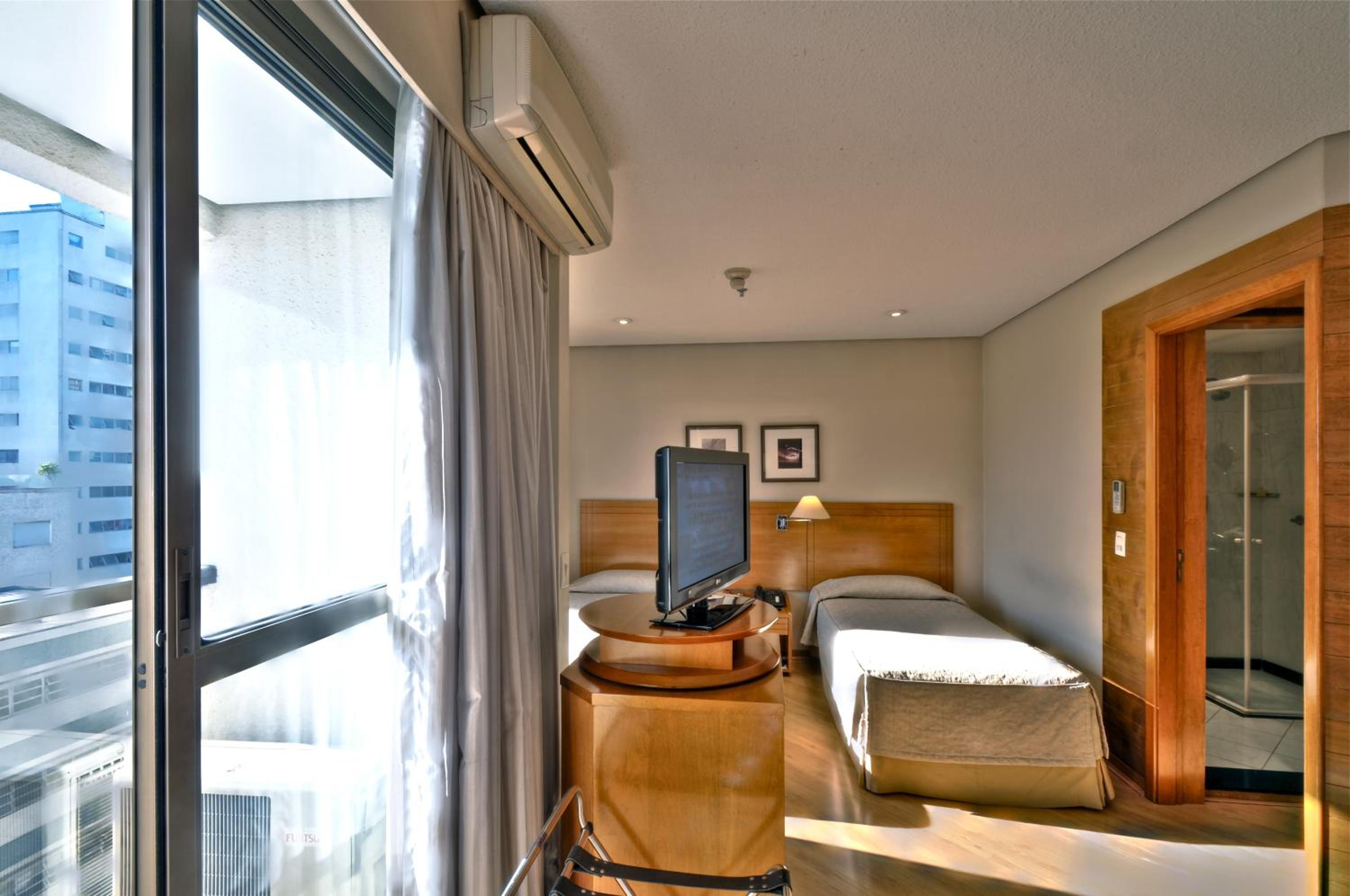 Standard Twin Room - Photo 6