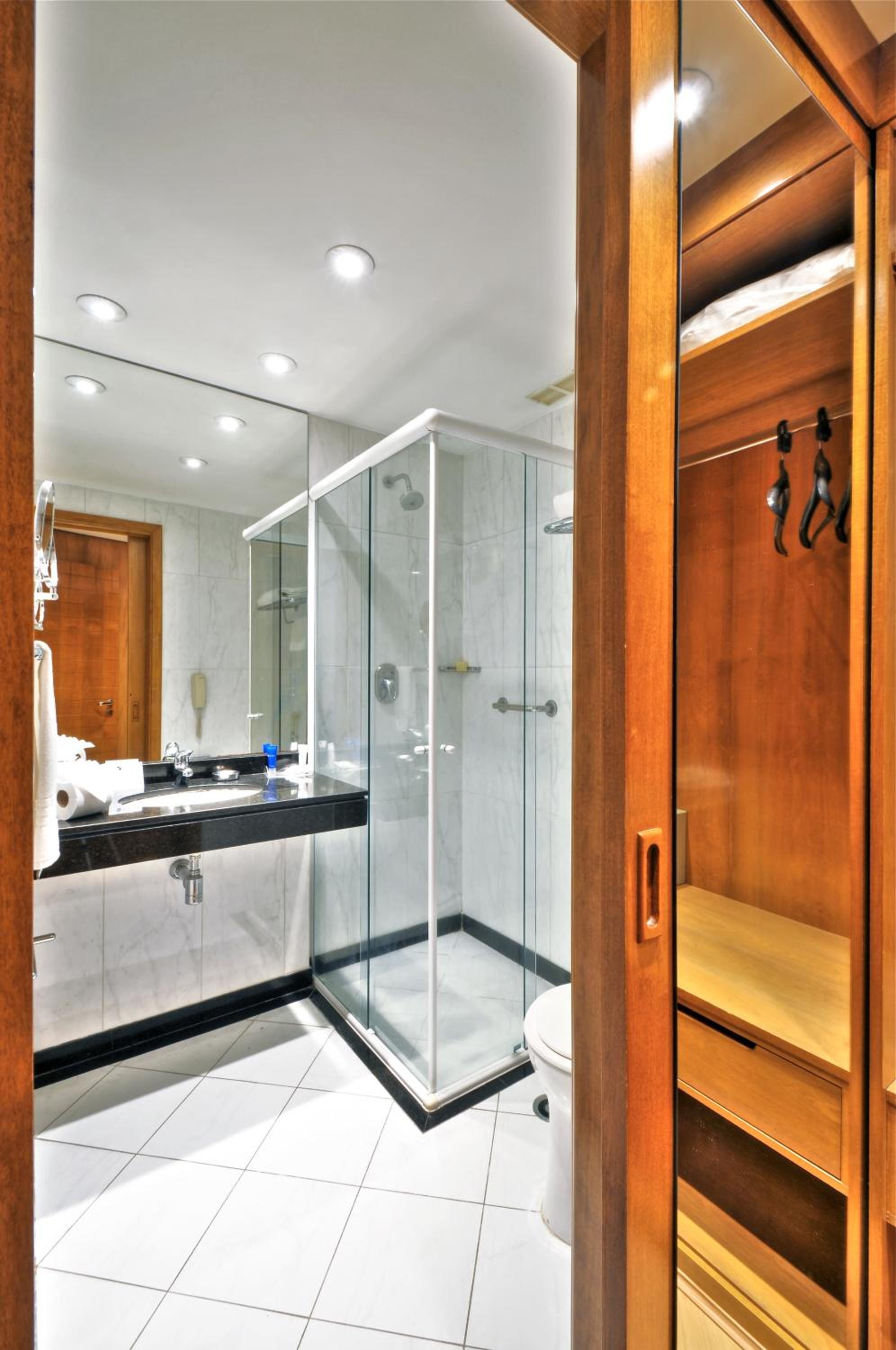 Standard Twin Room - Photo 3