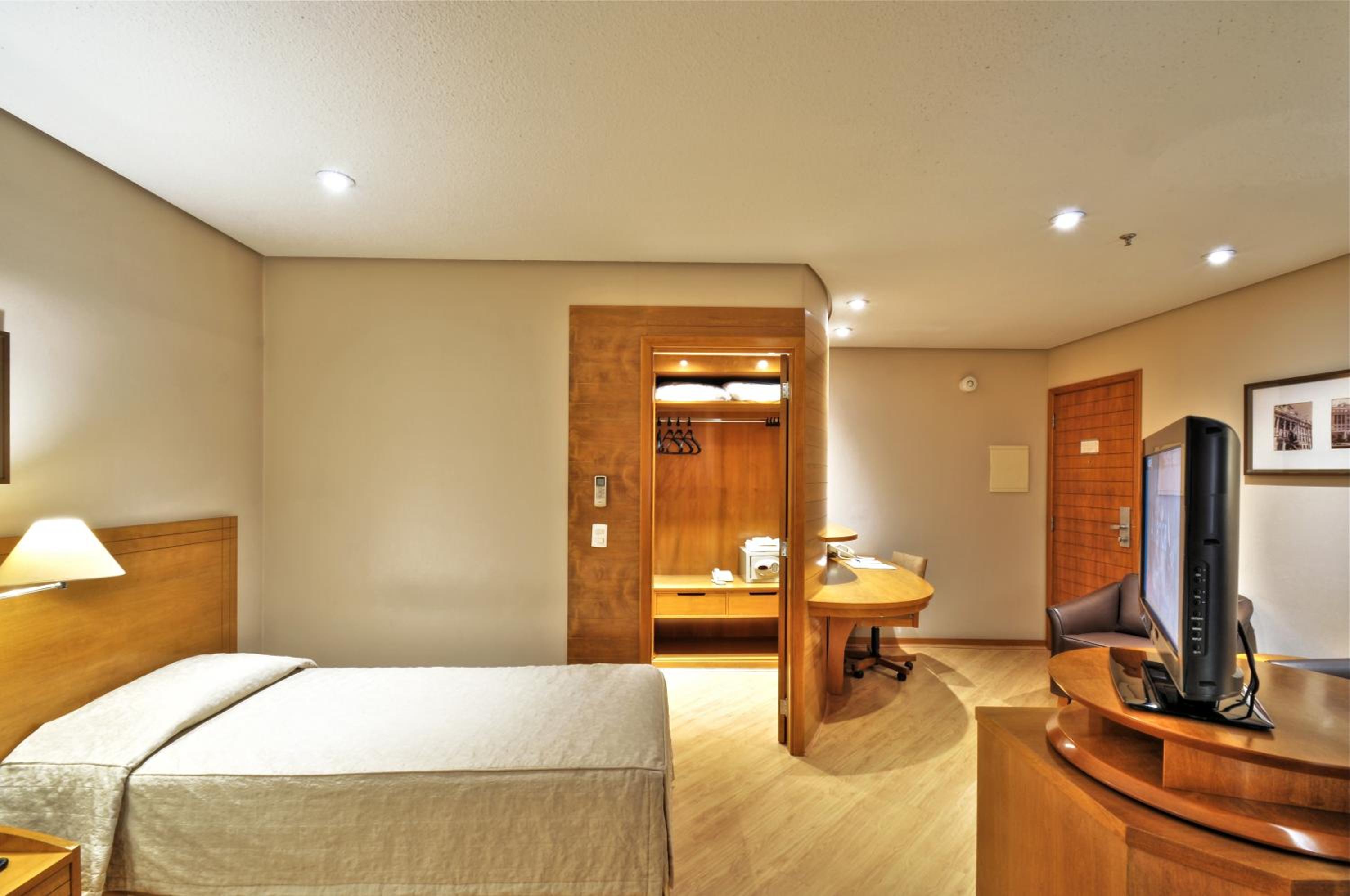 Standard Twin Room - Photo 4