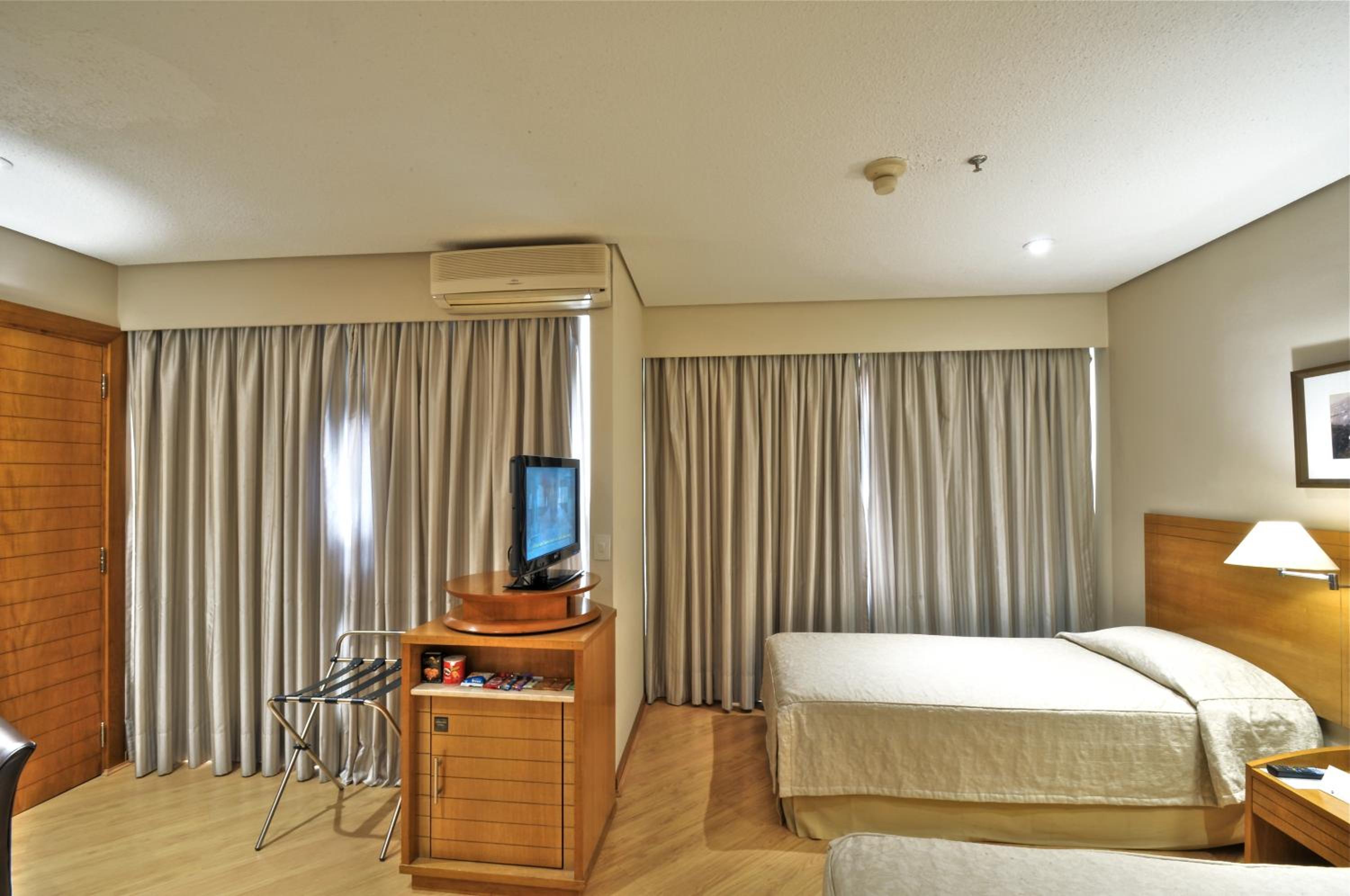 Standard Twin Room - Photo 7
